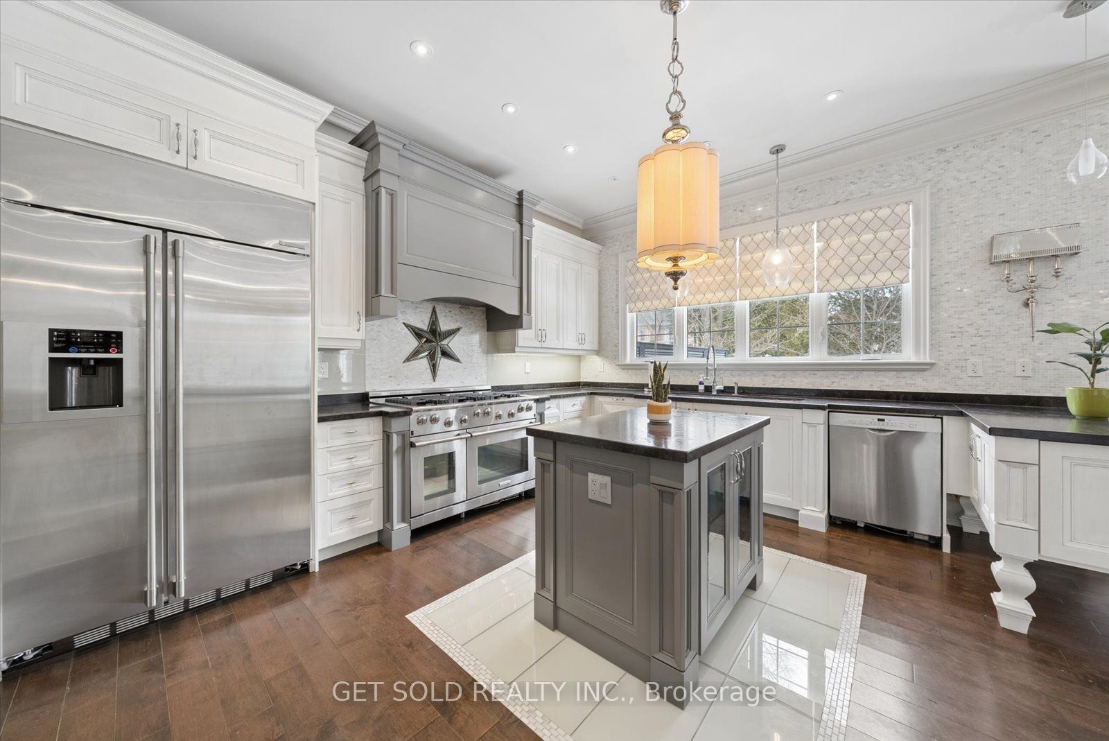 8 Thornhill Avenue Property Photo 12