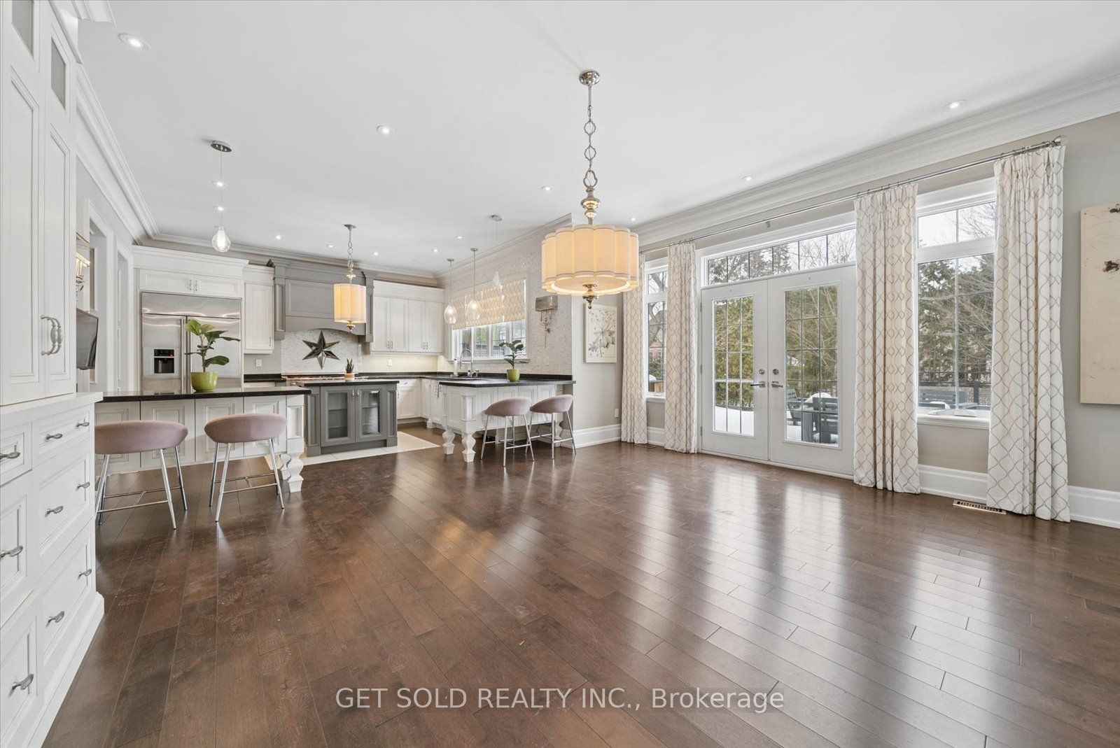 8 Thornhill Avenue Property Photo 13