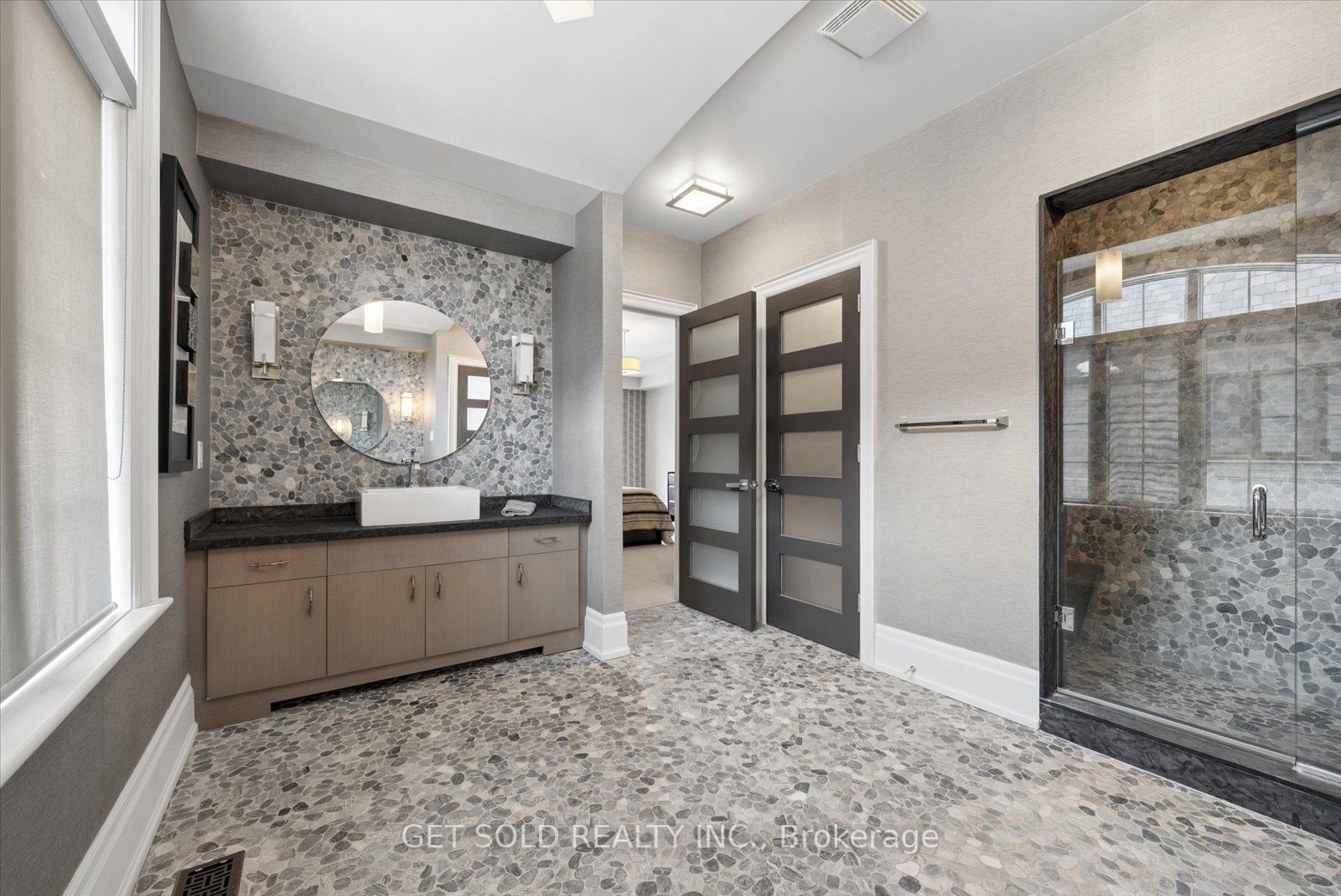 8 Thornhill Avenue Property Photo 30