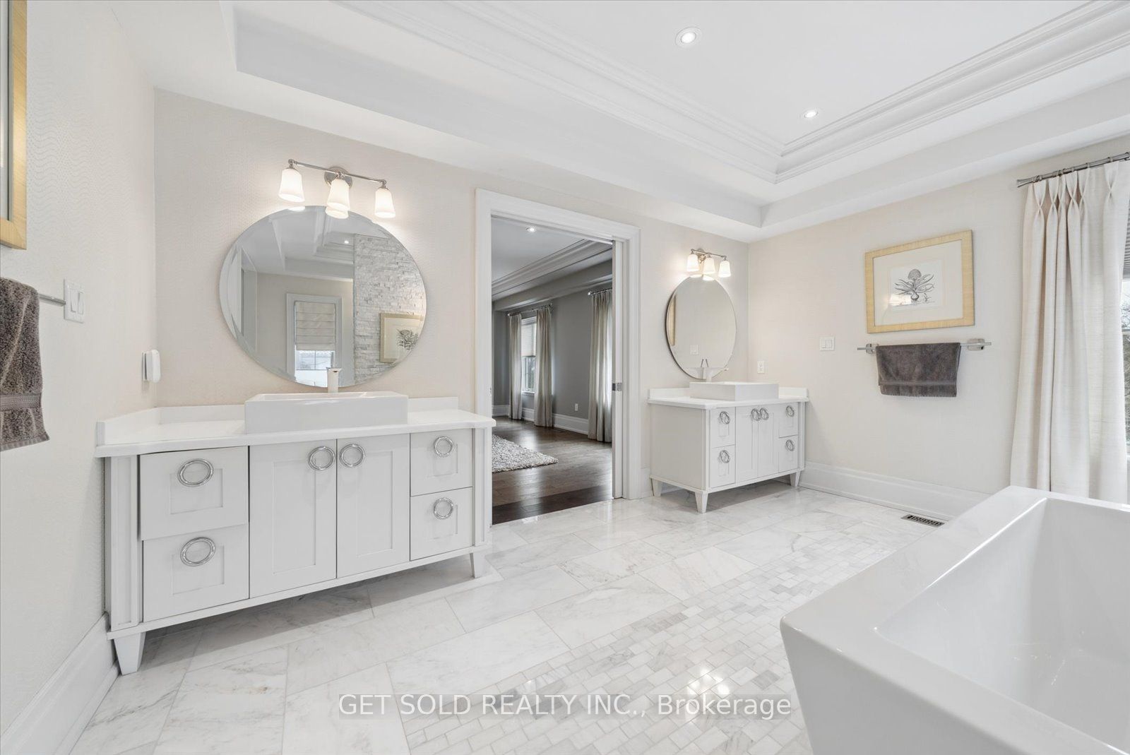 8 Thornhill Avenue Property Photo 33