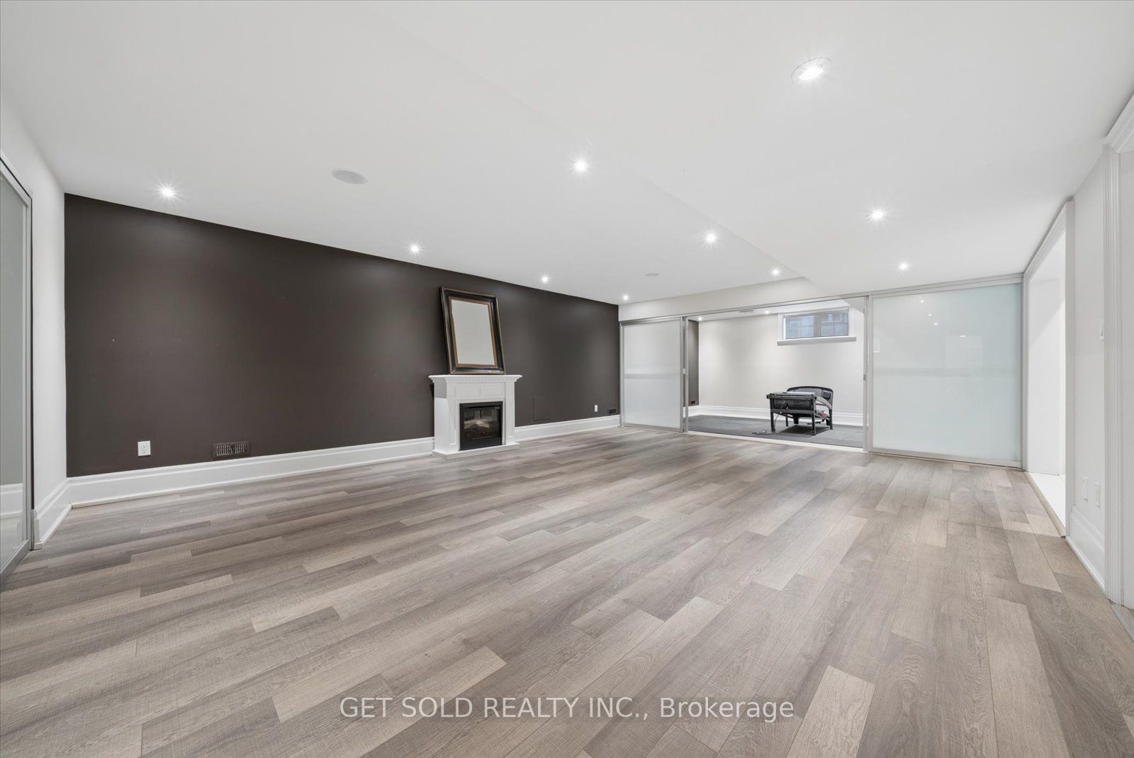 8 Thornhill Avenue Property Photo 37