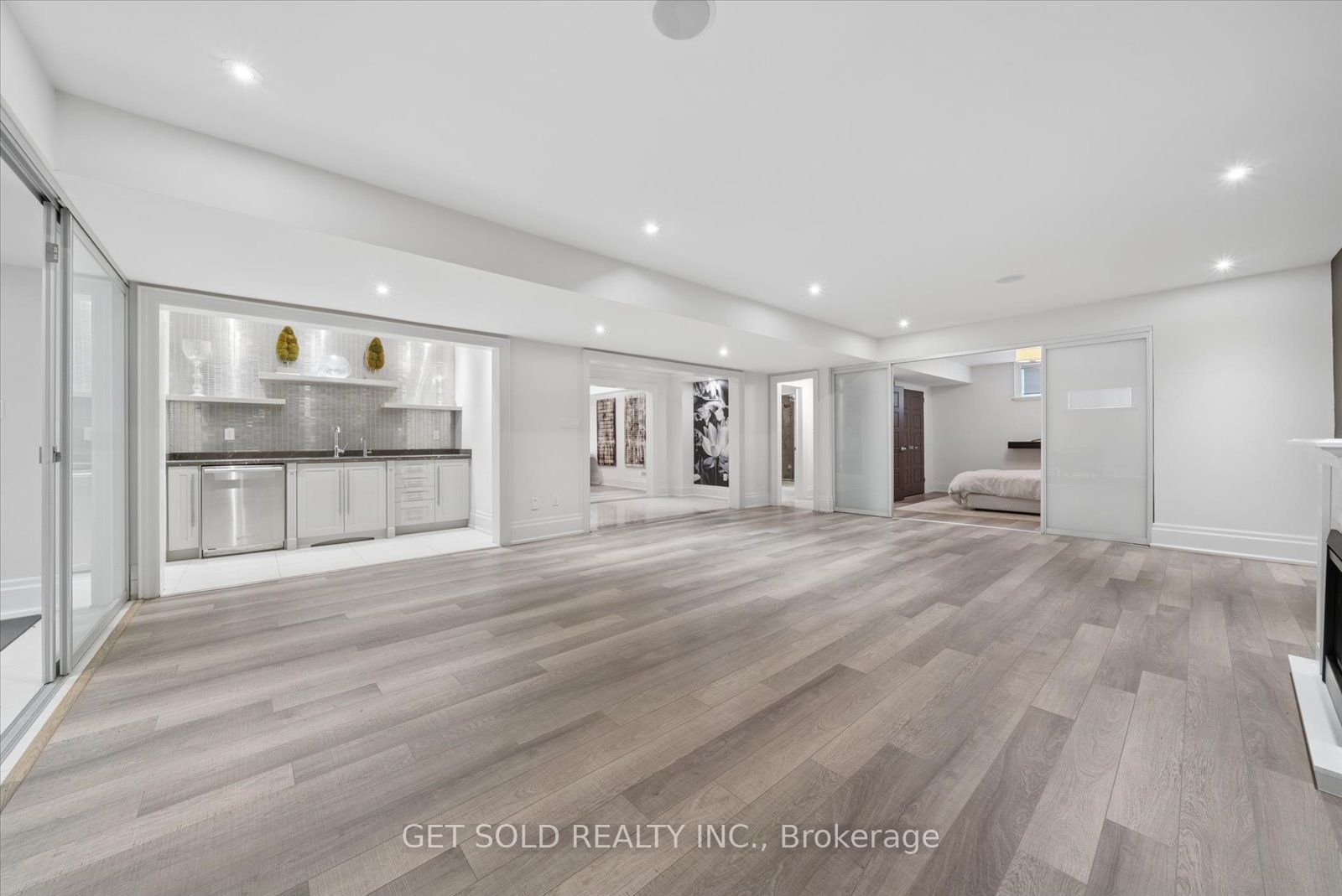 8 Thornhill Avenue Property Photo 38