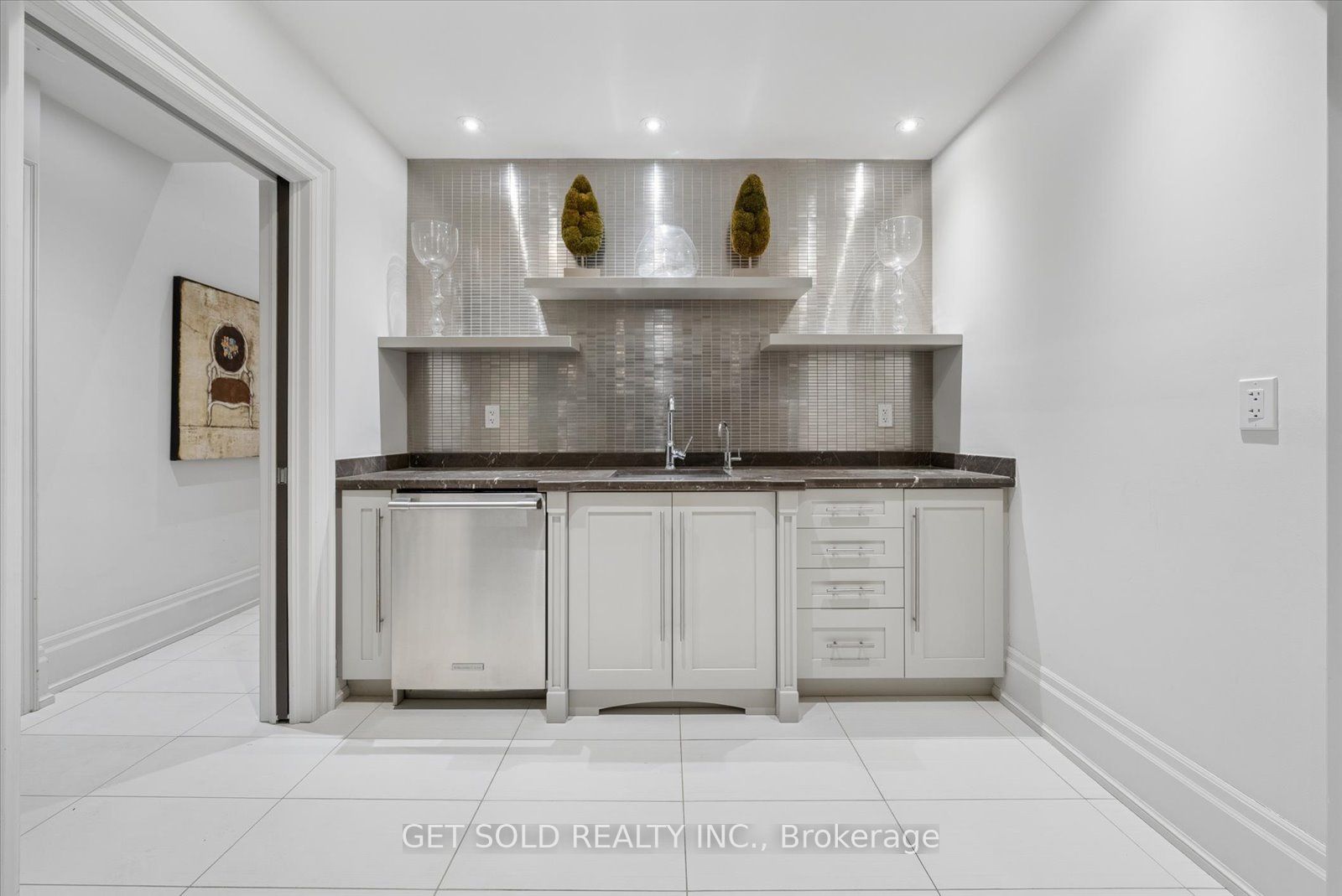 8 Thornhill Avenue Property Photo 39