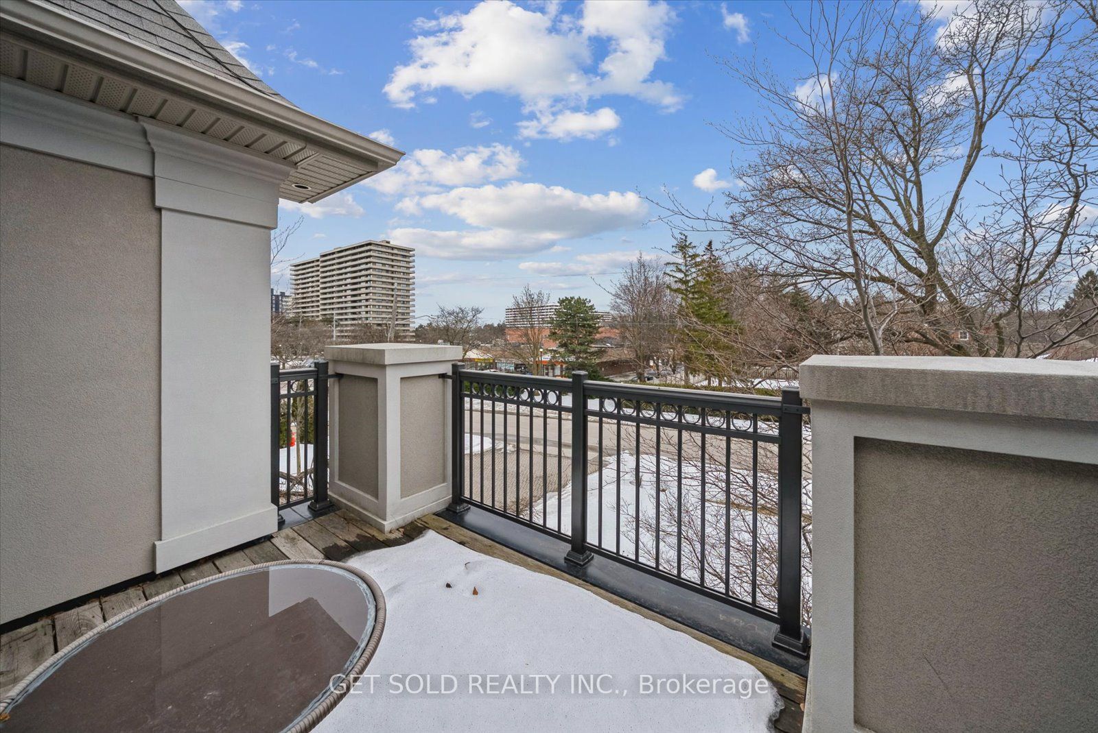 8 Thornhill Avenue Property Photo 43
