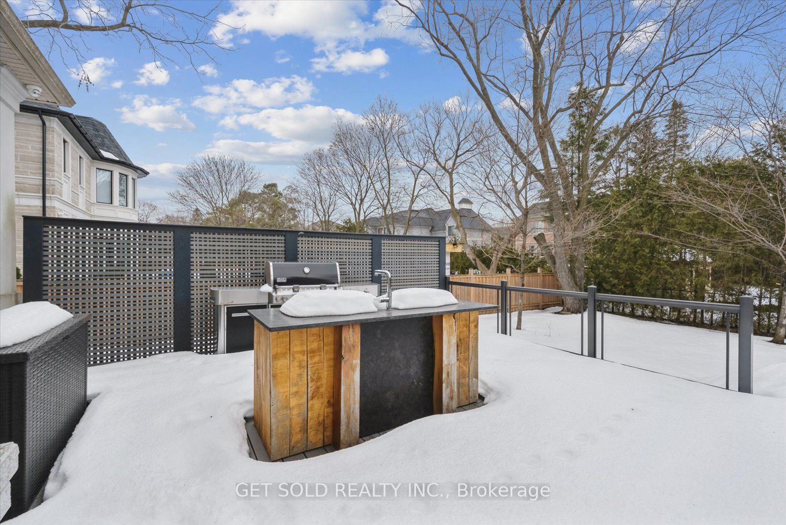 8 Thornhill Avenue Property Photo 44