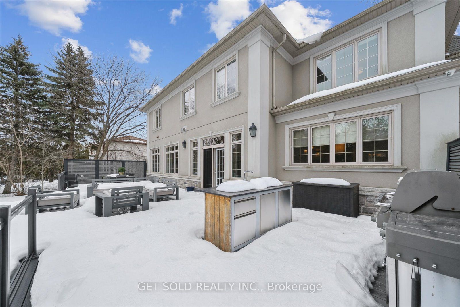 8 Thornhill Avenue Property Photo 45