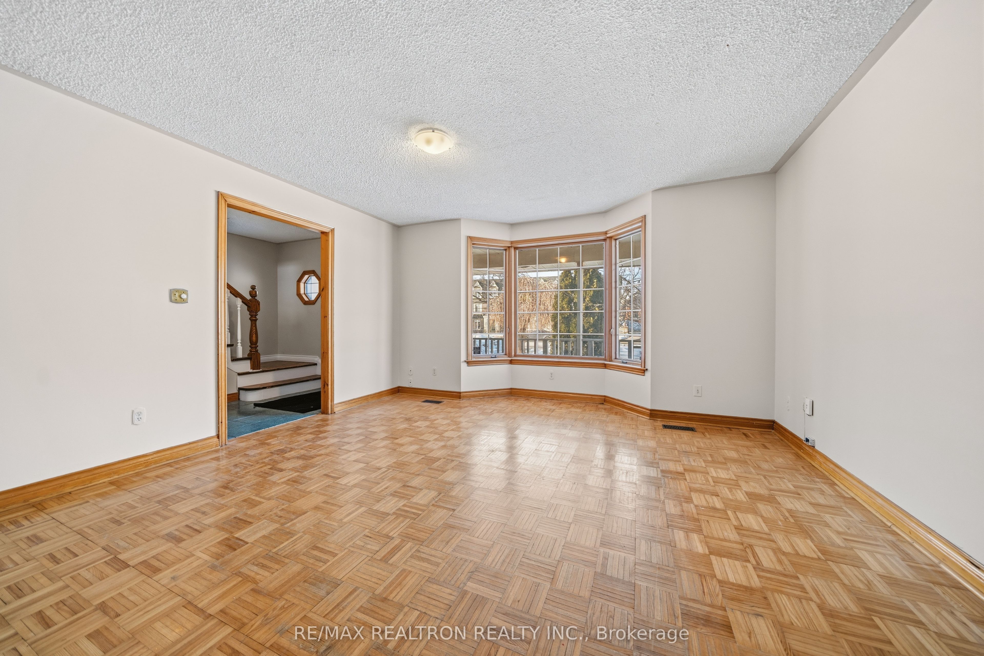 173 Elgin Mills Road W Property Photo 3