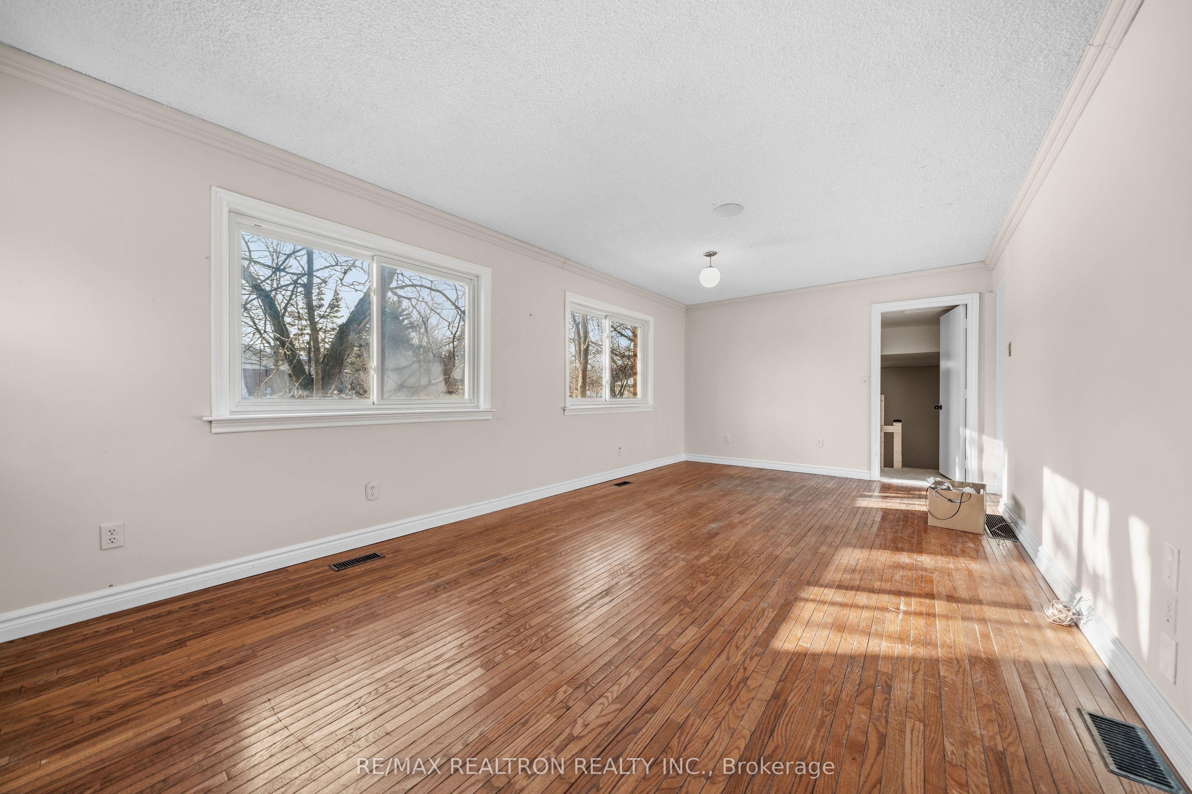 173 Elgin Mills Road W Property Photo 8