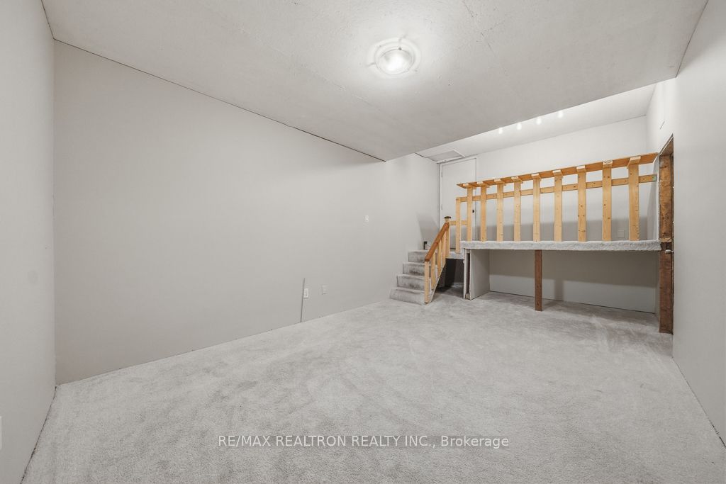 173 Elgin Mills Road W Property Photo 17