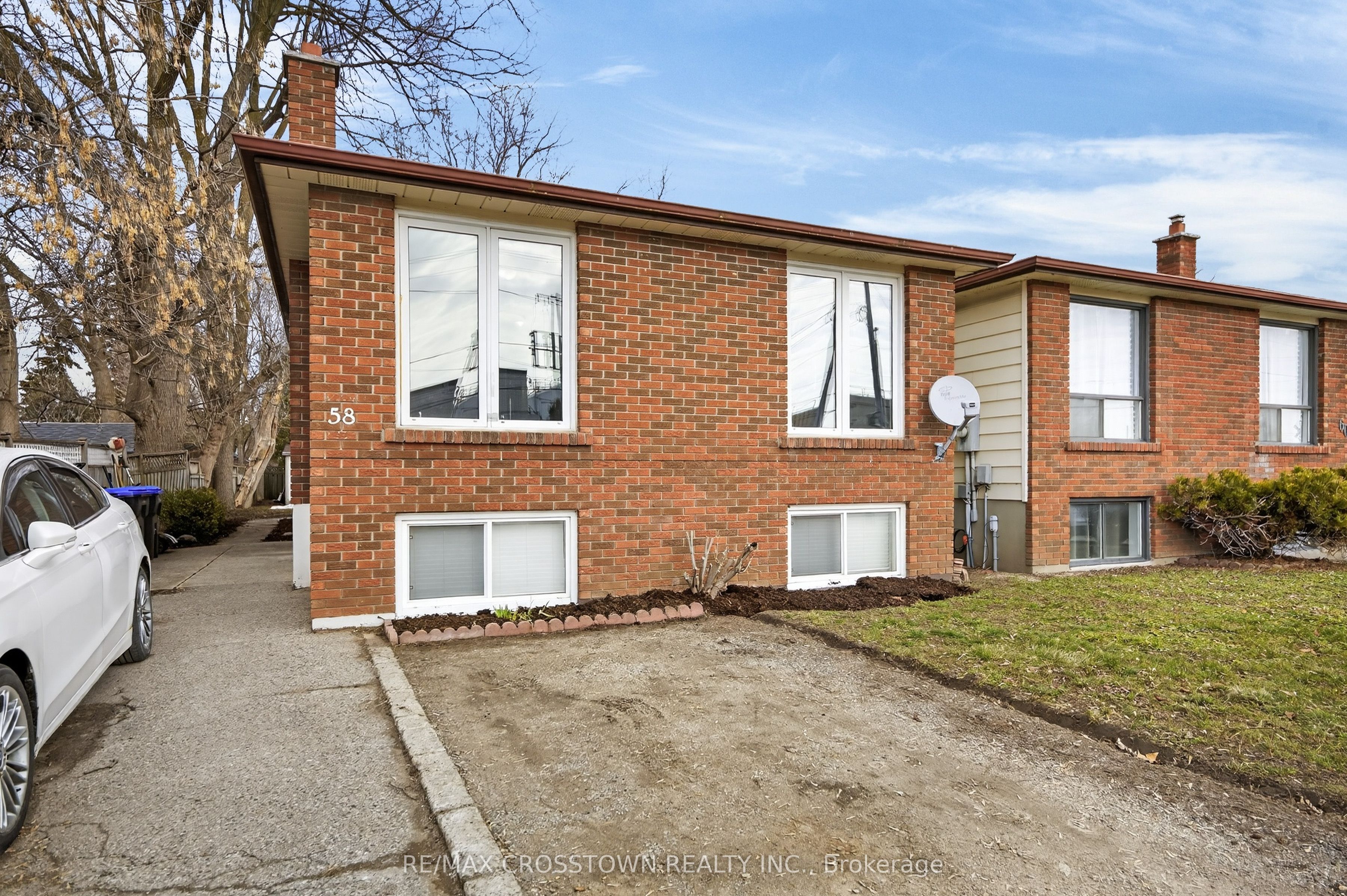 58 Albert Street E Property Photo 1