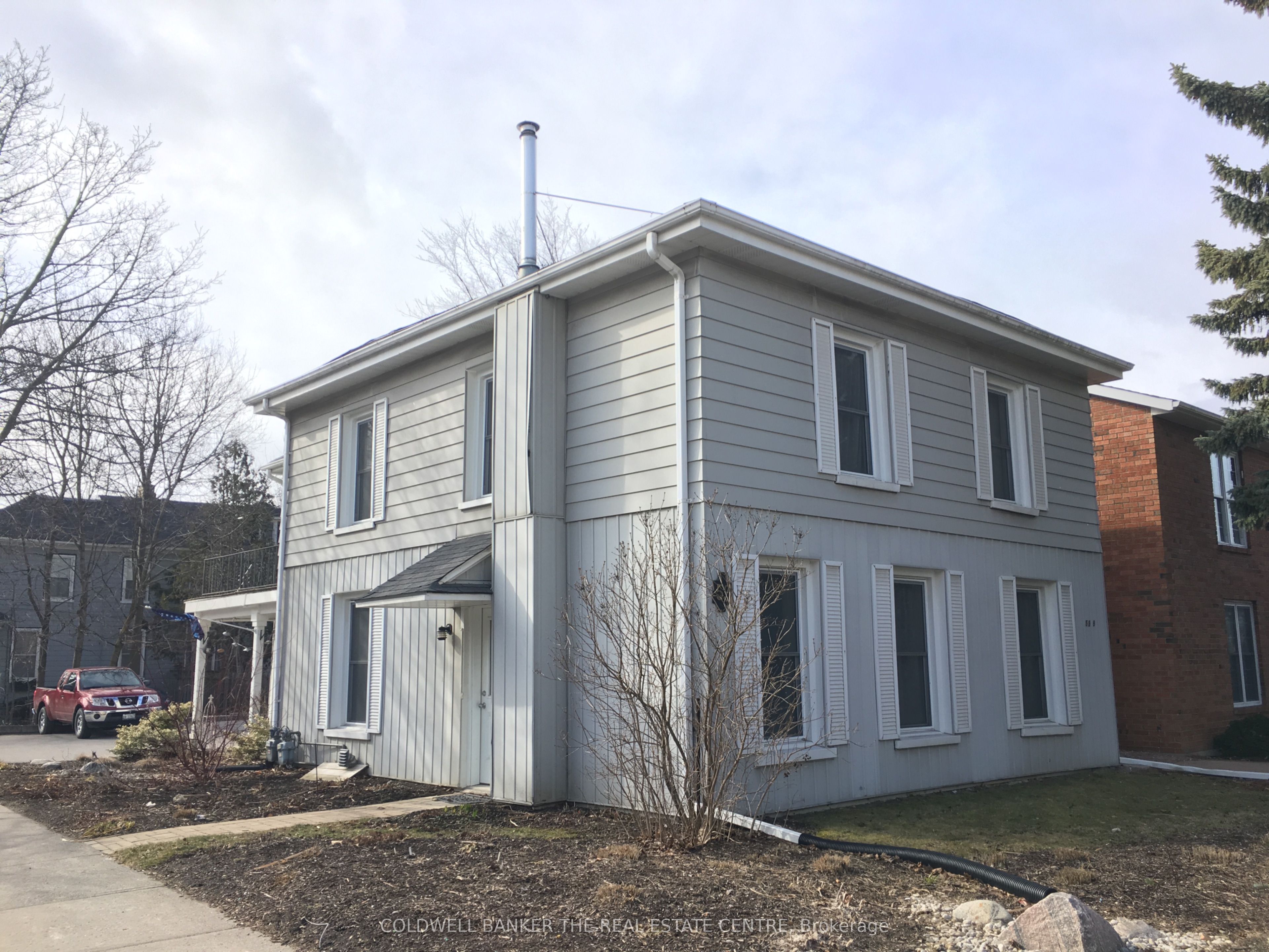59b Wellington Street E Upper Property Photo 1