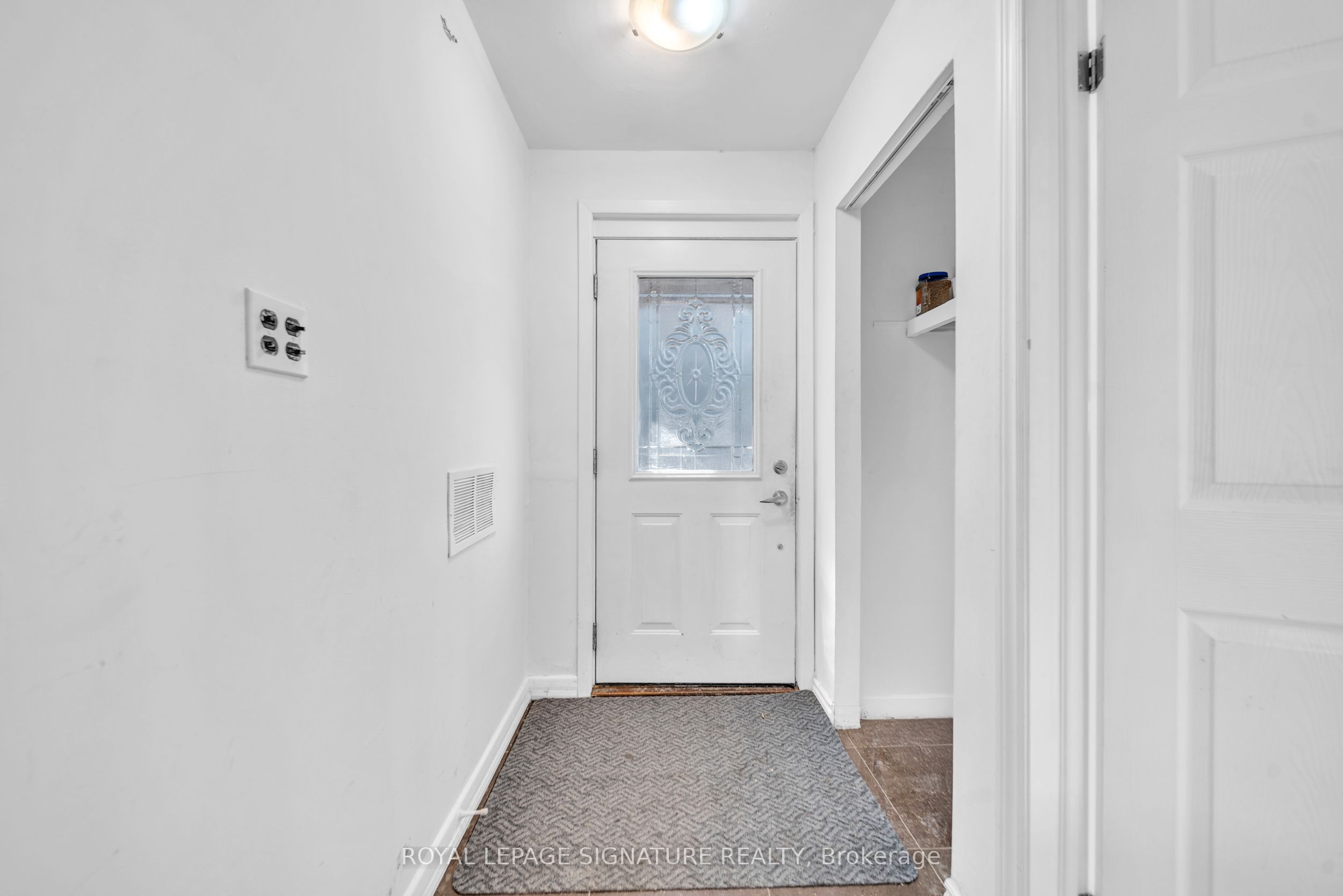 21 Huron Court Property Photo 5