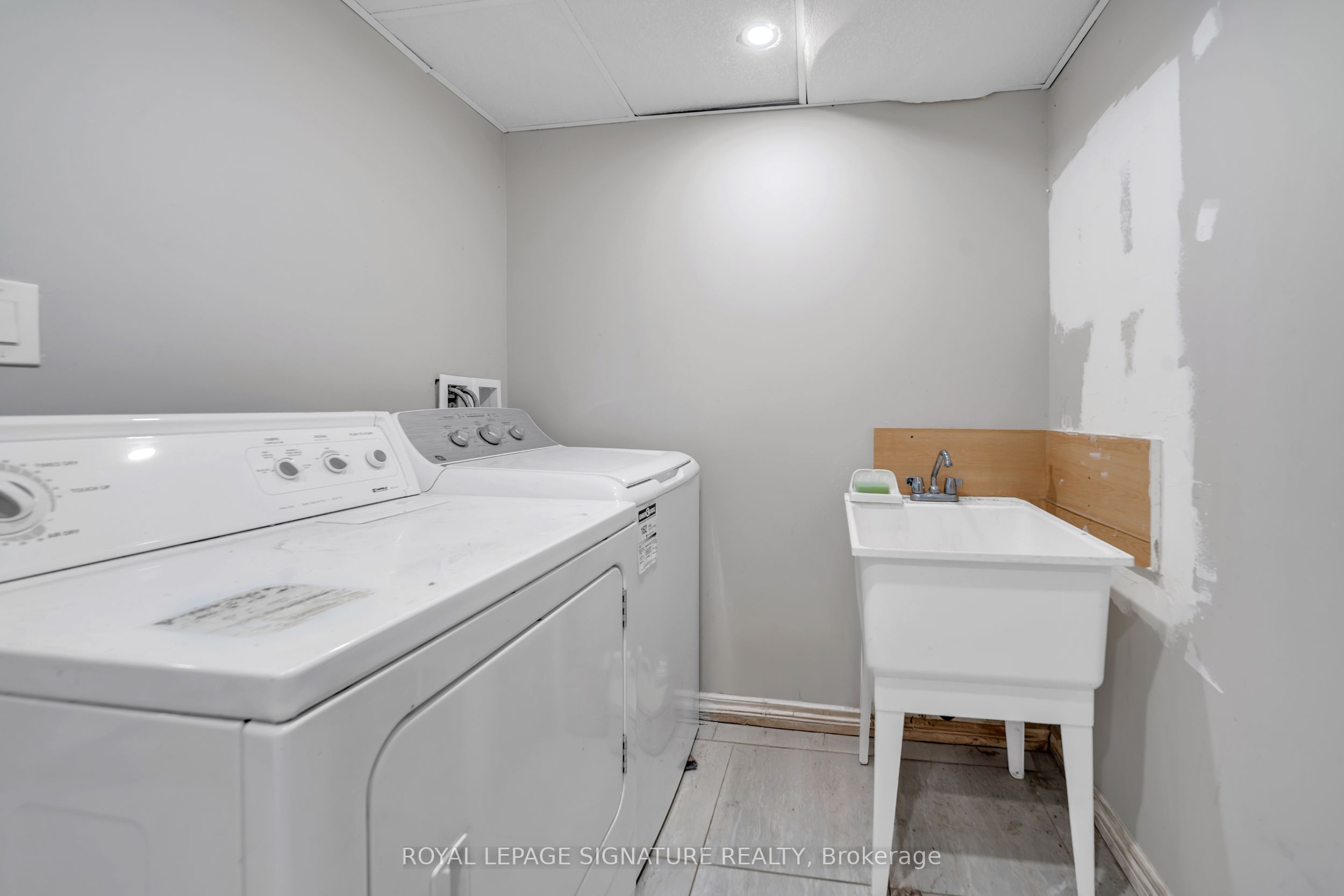 21 Huron Court Property Photo 32