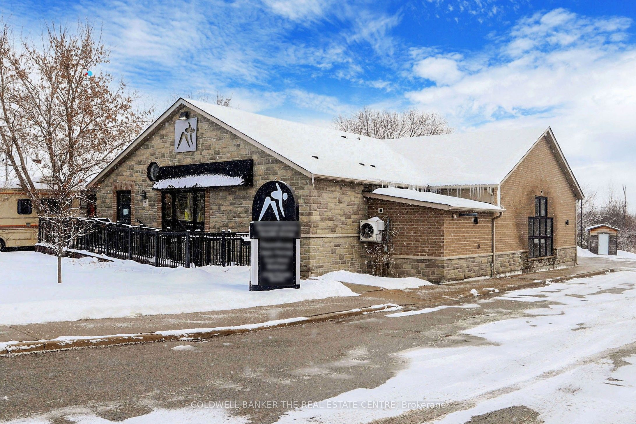 543 The Queensway N/A S Property Photo 1