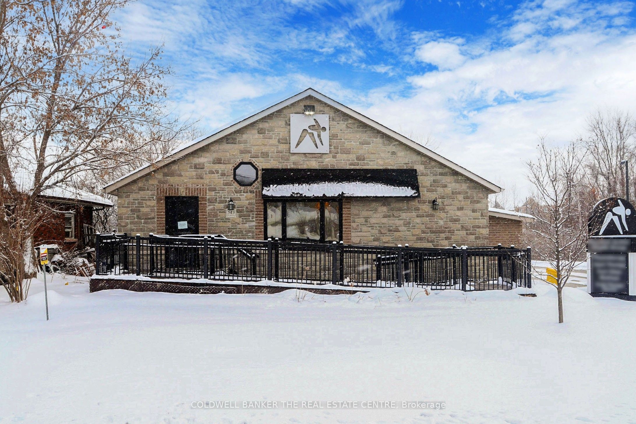 543 The Queensway N/a S Property Photo 2