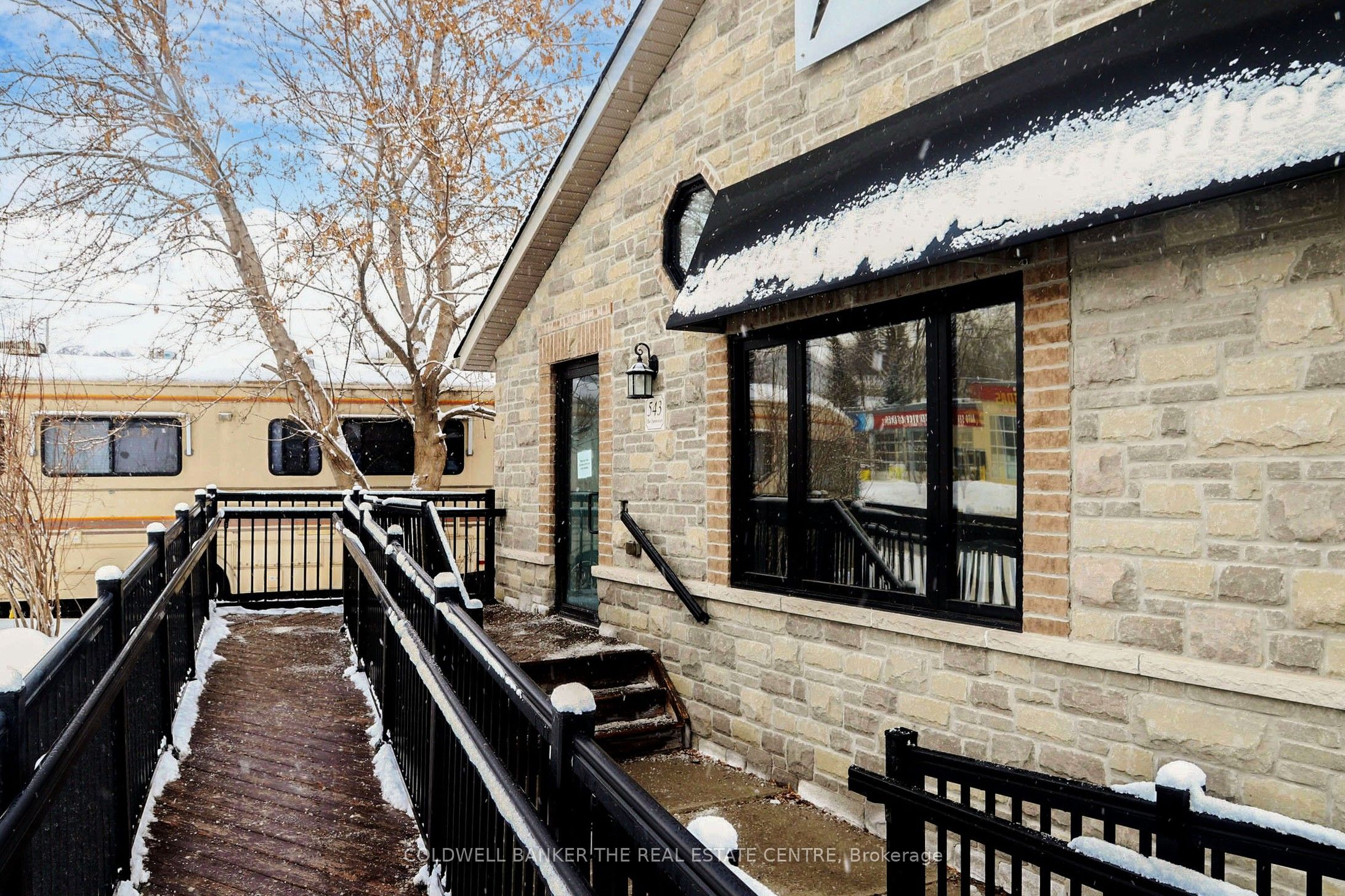 543 The Queensway N/a S Property Photo 3