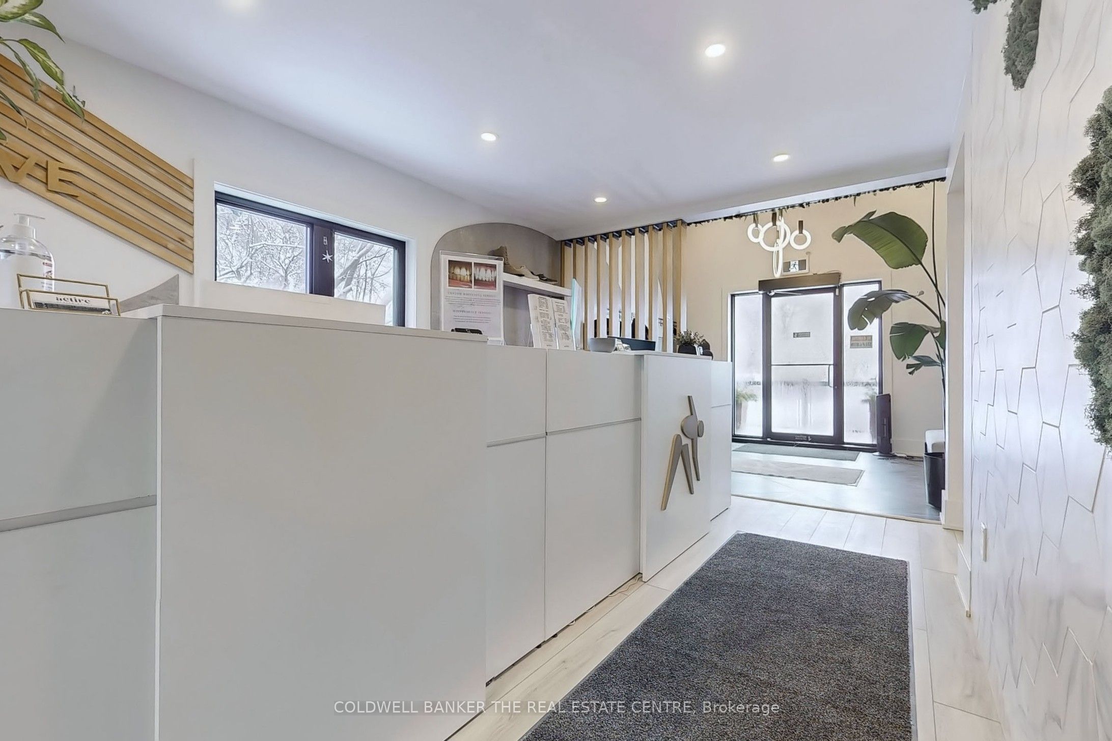 543 The Queensway N/a S Property Photo 7