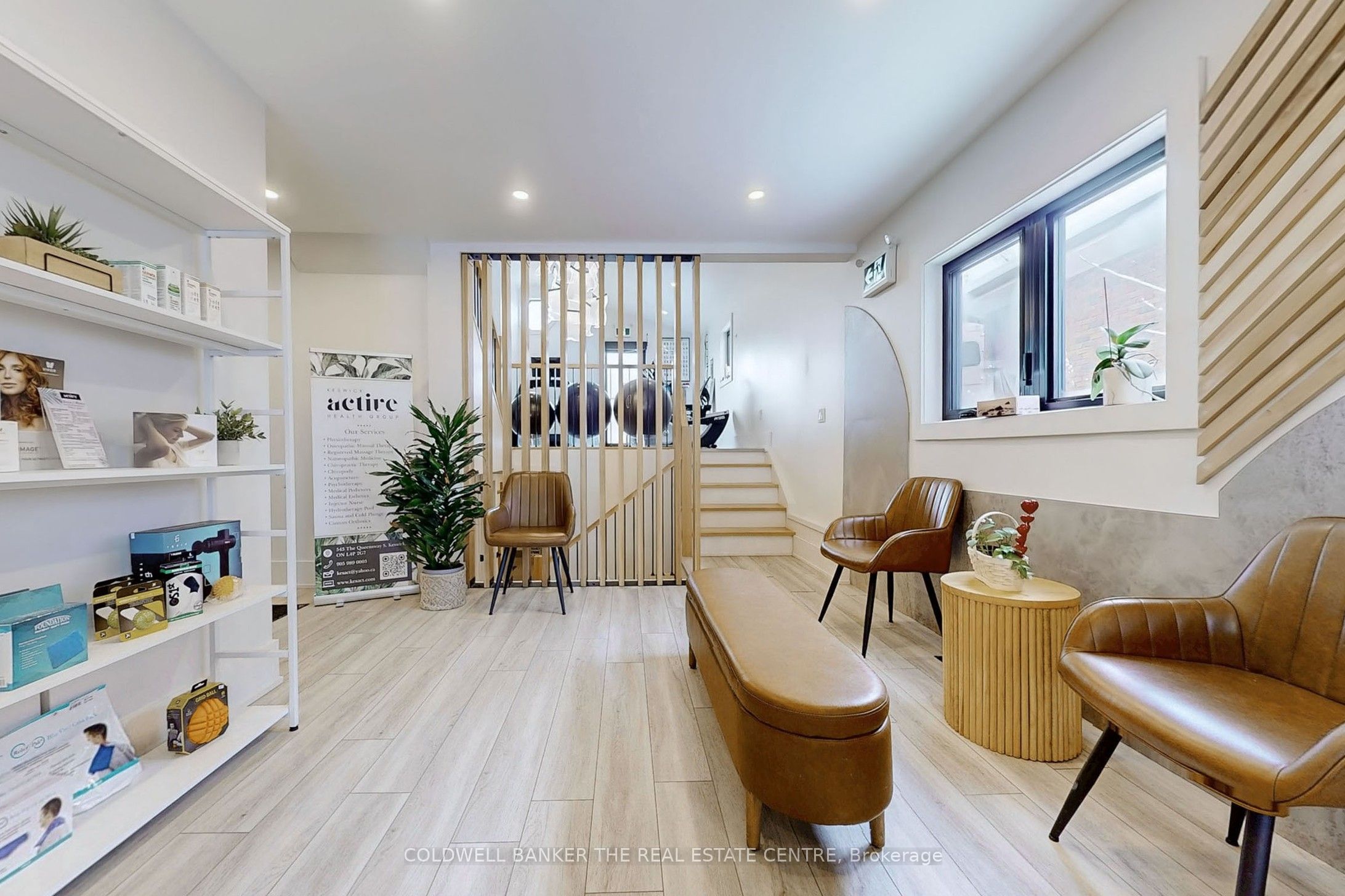 543 The Queensway N/a S Property Photo 9