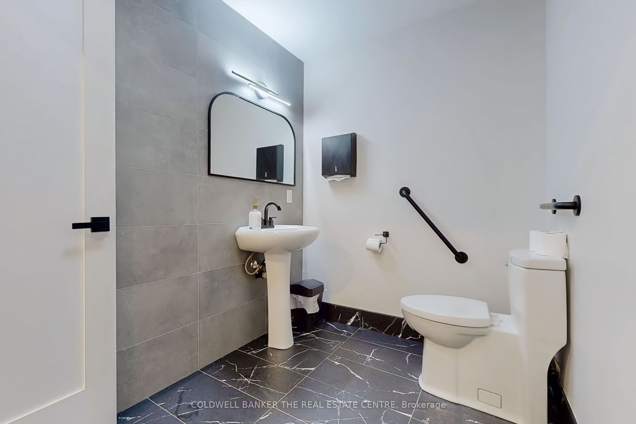 543 The Queensway N/a S Property Photo 11