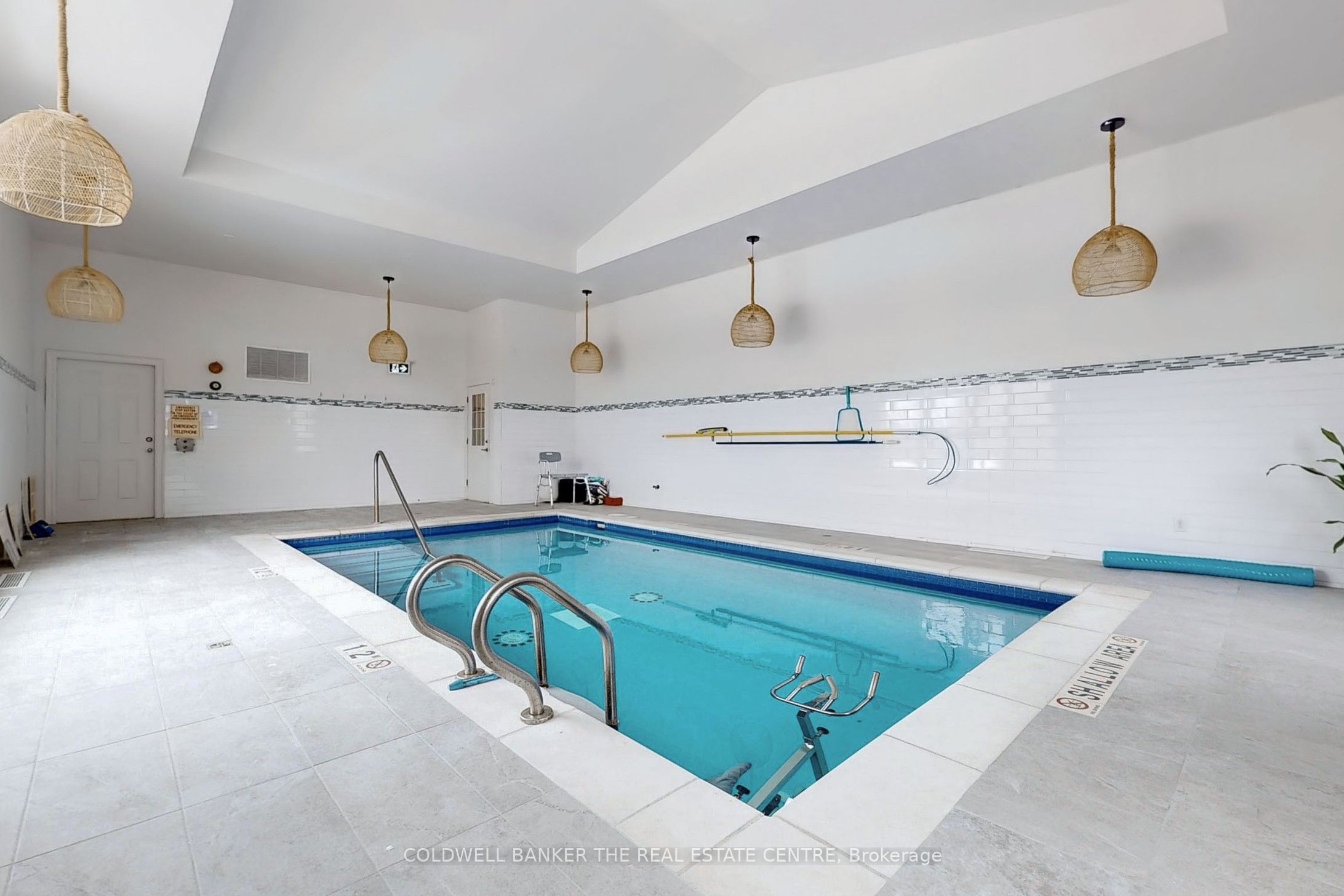 543 The Queensway N/a S Property Photo 14
