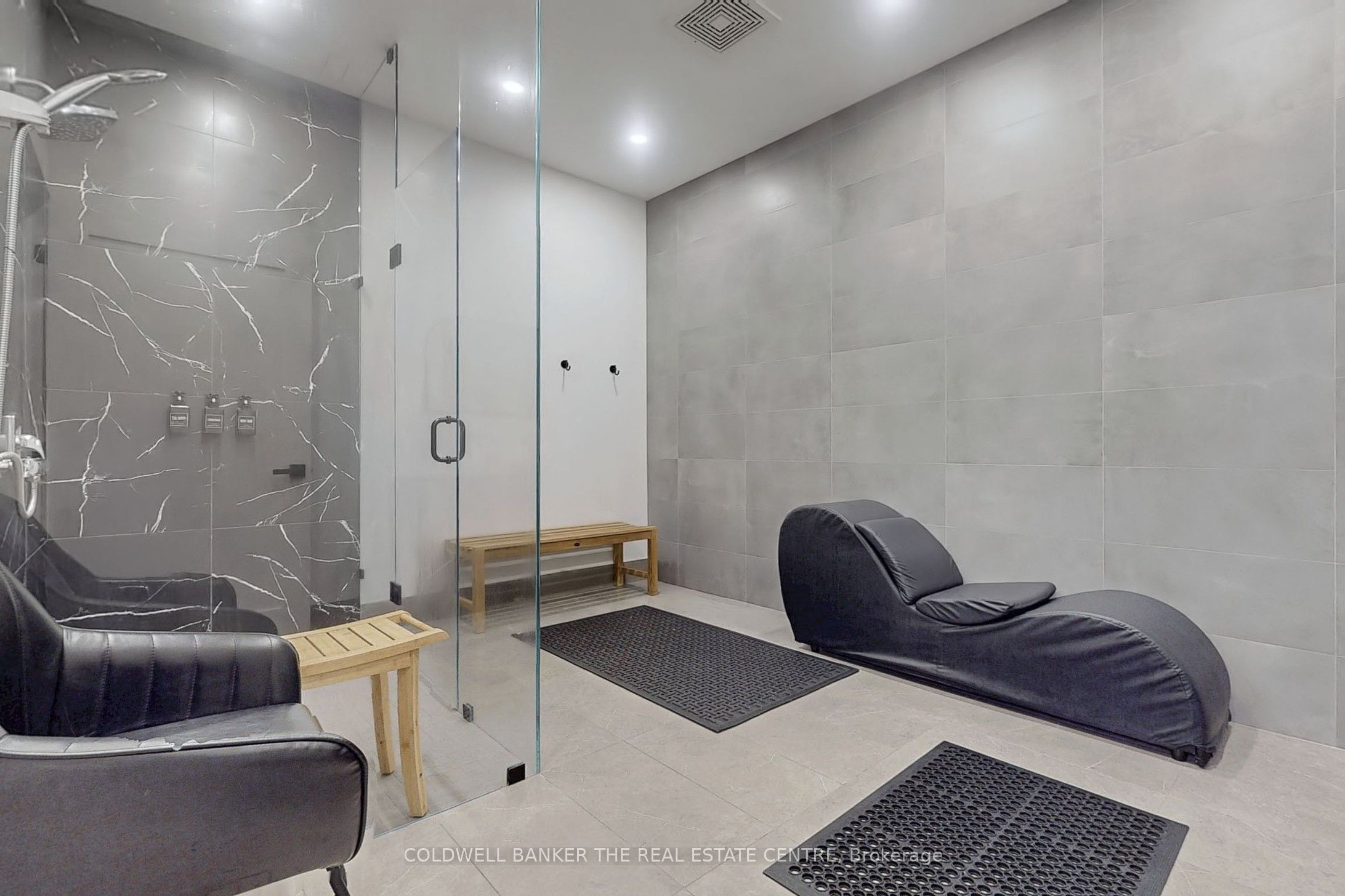 543 The Queensway N/a S Property Photo 17