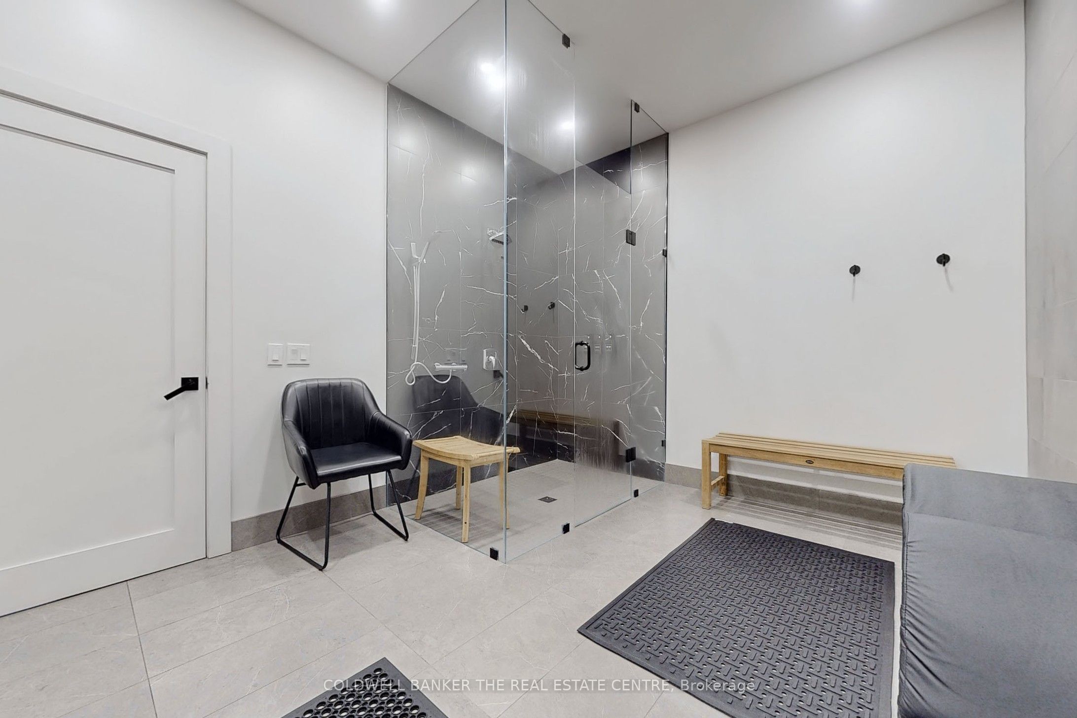 543 The Queensway N/a S Property Photo 18