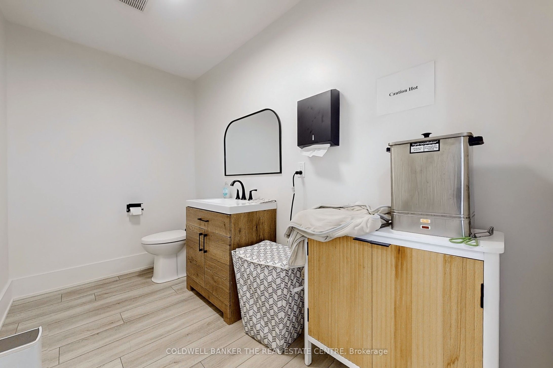 543 The Queensway N/a S Property Photo 24