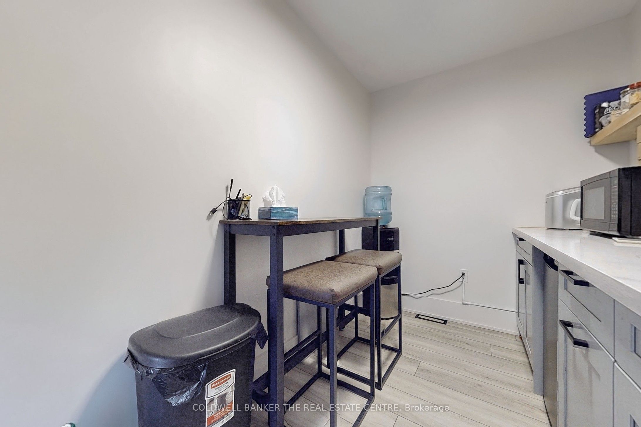 543 The Queensway N/a S Property Photo 26