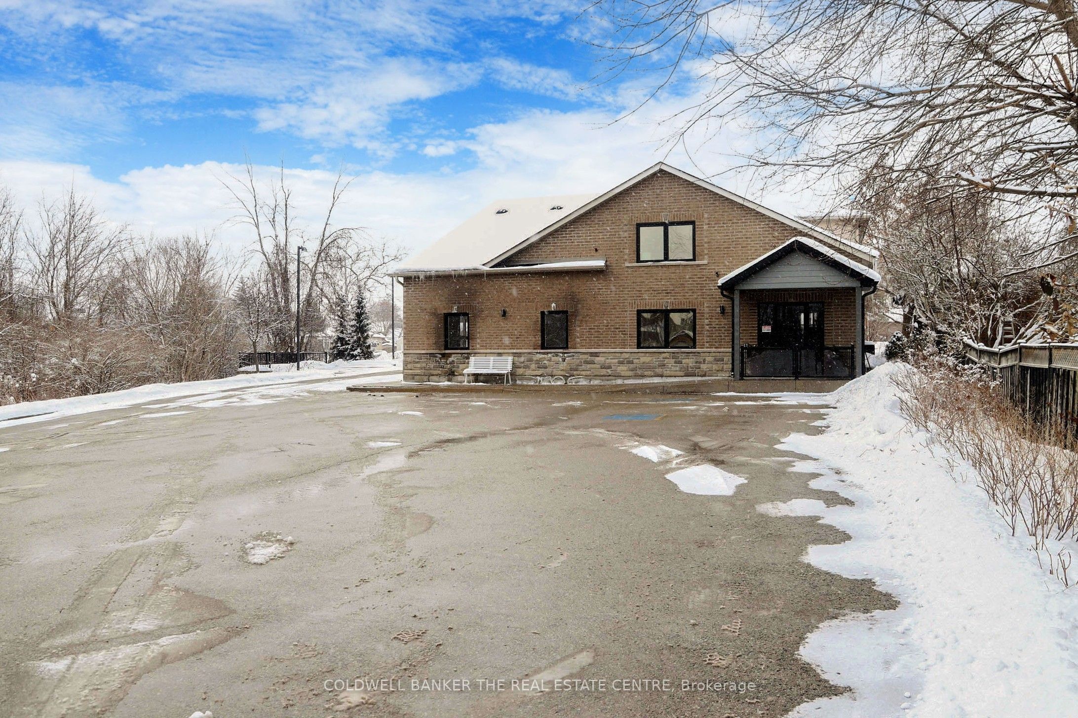 543 The Queensway N/a S Property Photo 36