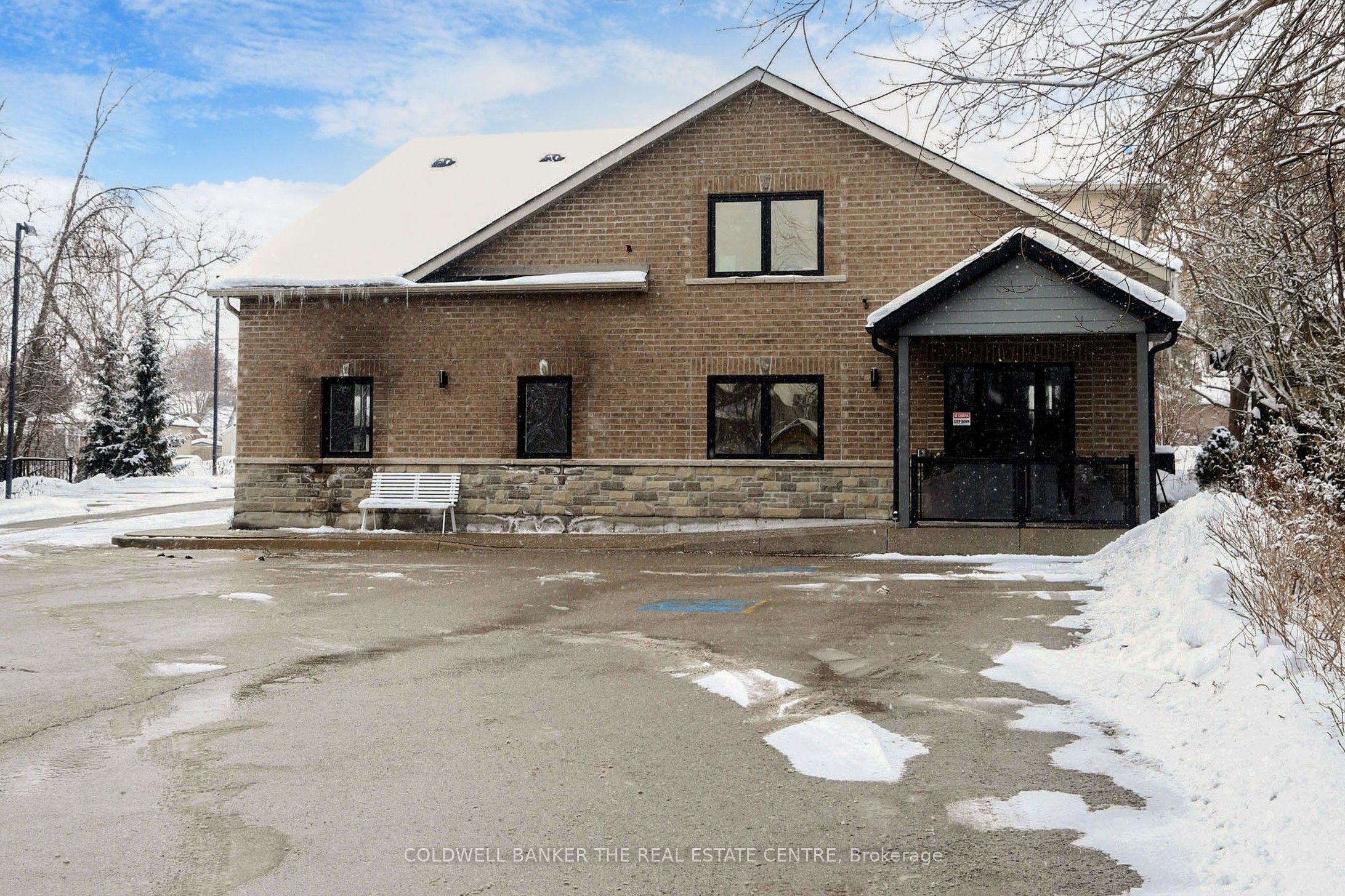 543 The Queensway N/a S Property Photo 37
