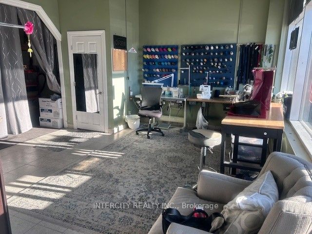 10385 Weston Road 2b Property Photo 4