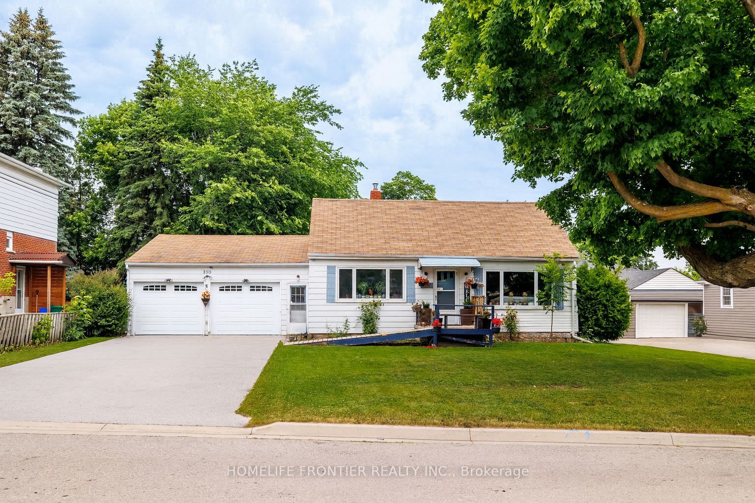 593 Watson Avenue Property Photo 2