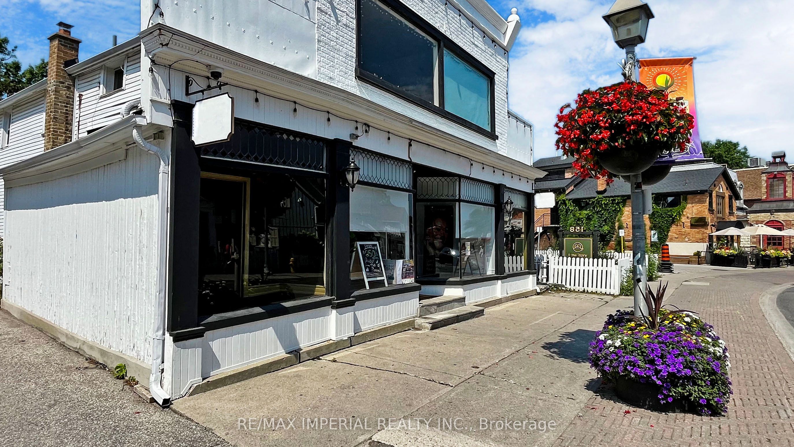 156 Main St Unionville Property Photo 4