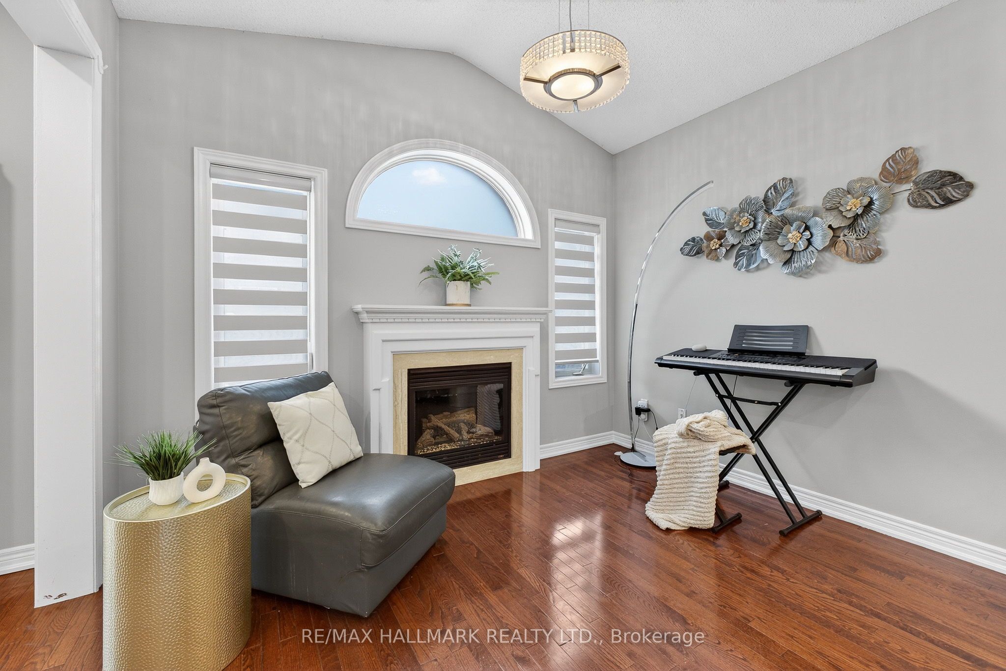 77 Maurier Boulevard Property Photo 6