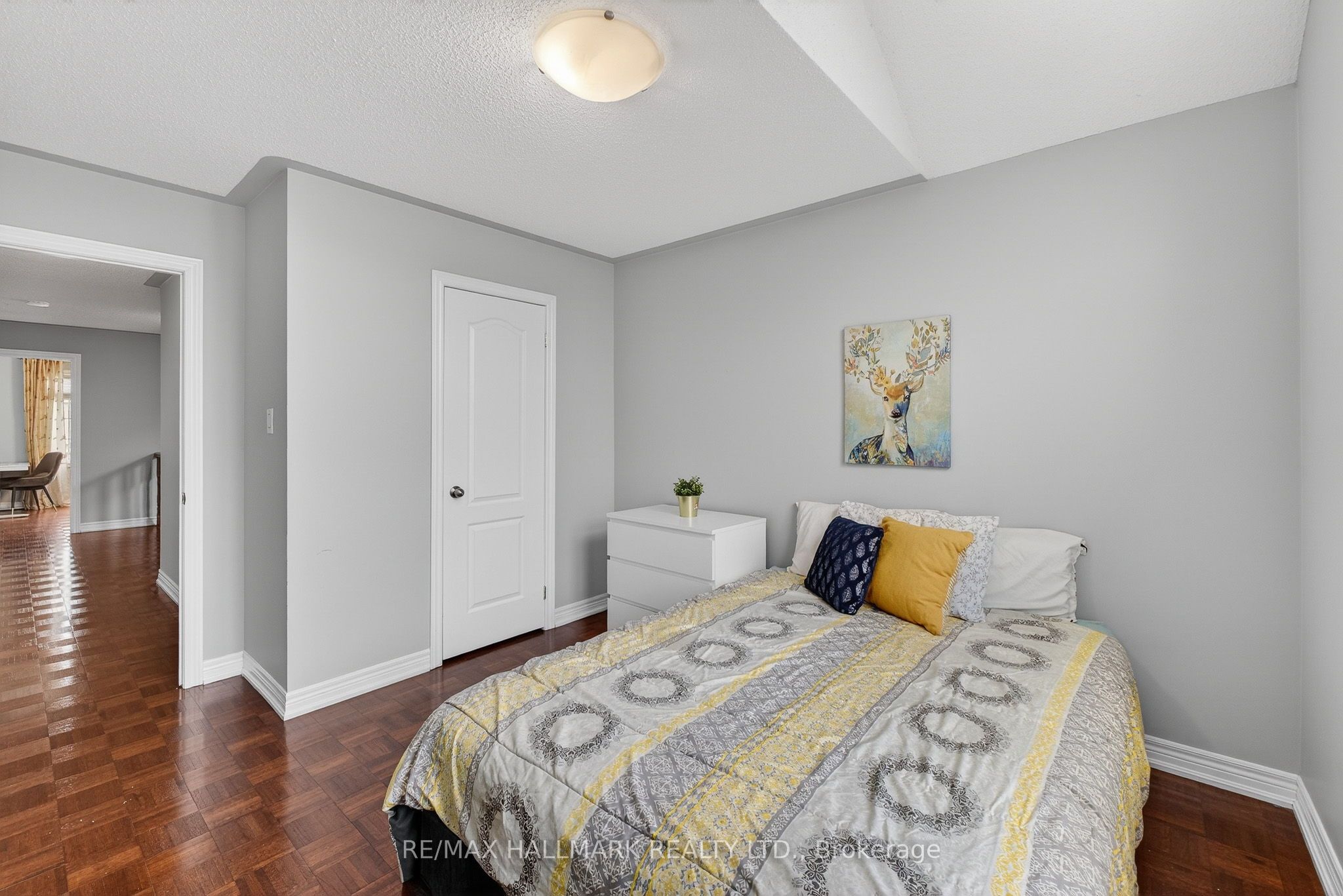 77 Maurier Boulevard Property Photo 32