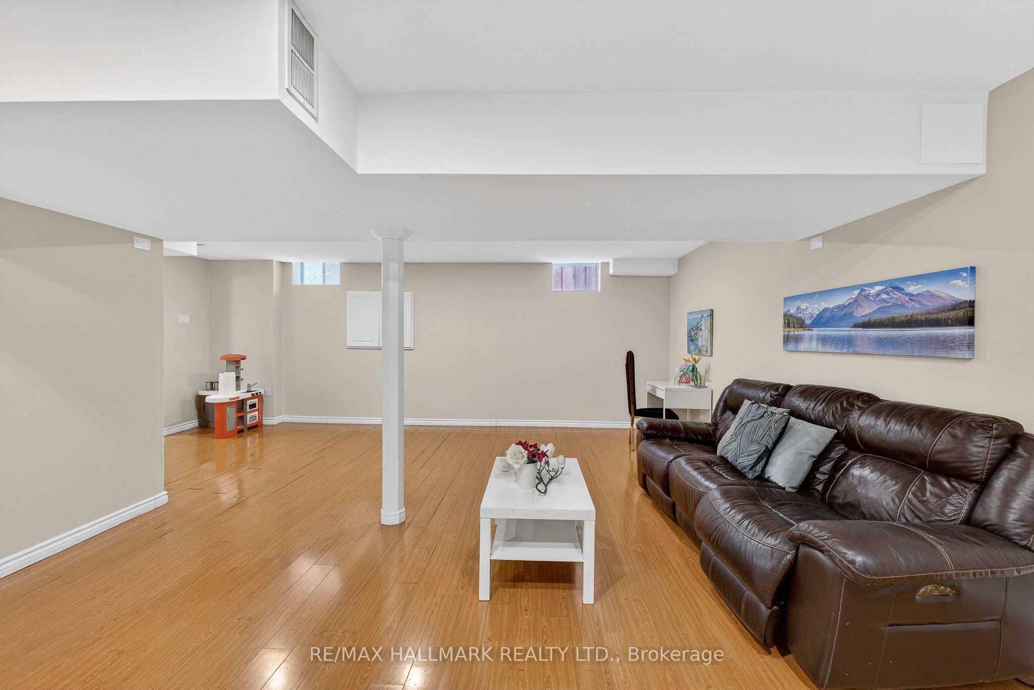 77 Maurier Boulevard Property Photo 36