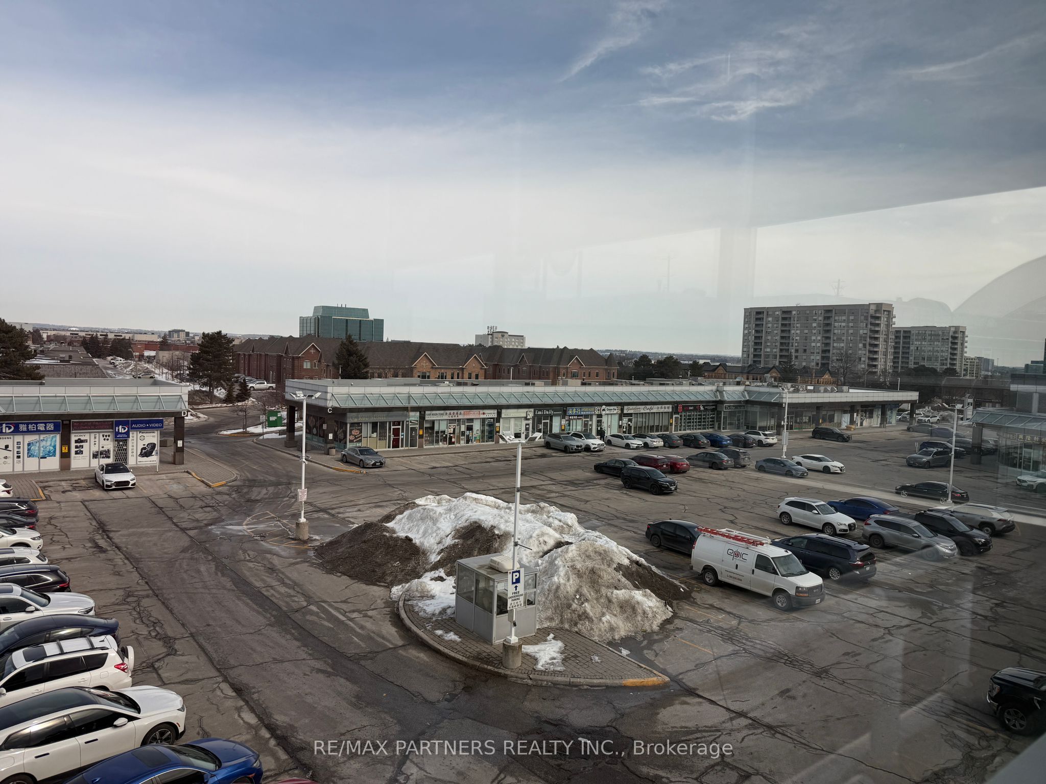 550 Highway 7 E 323&325 Property Photo 4