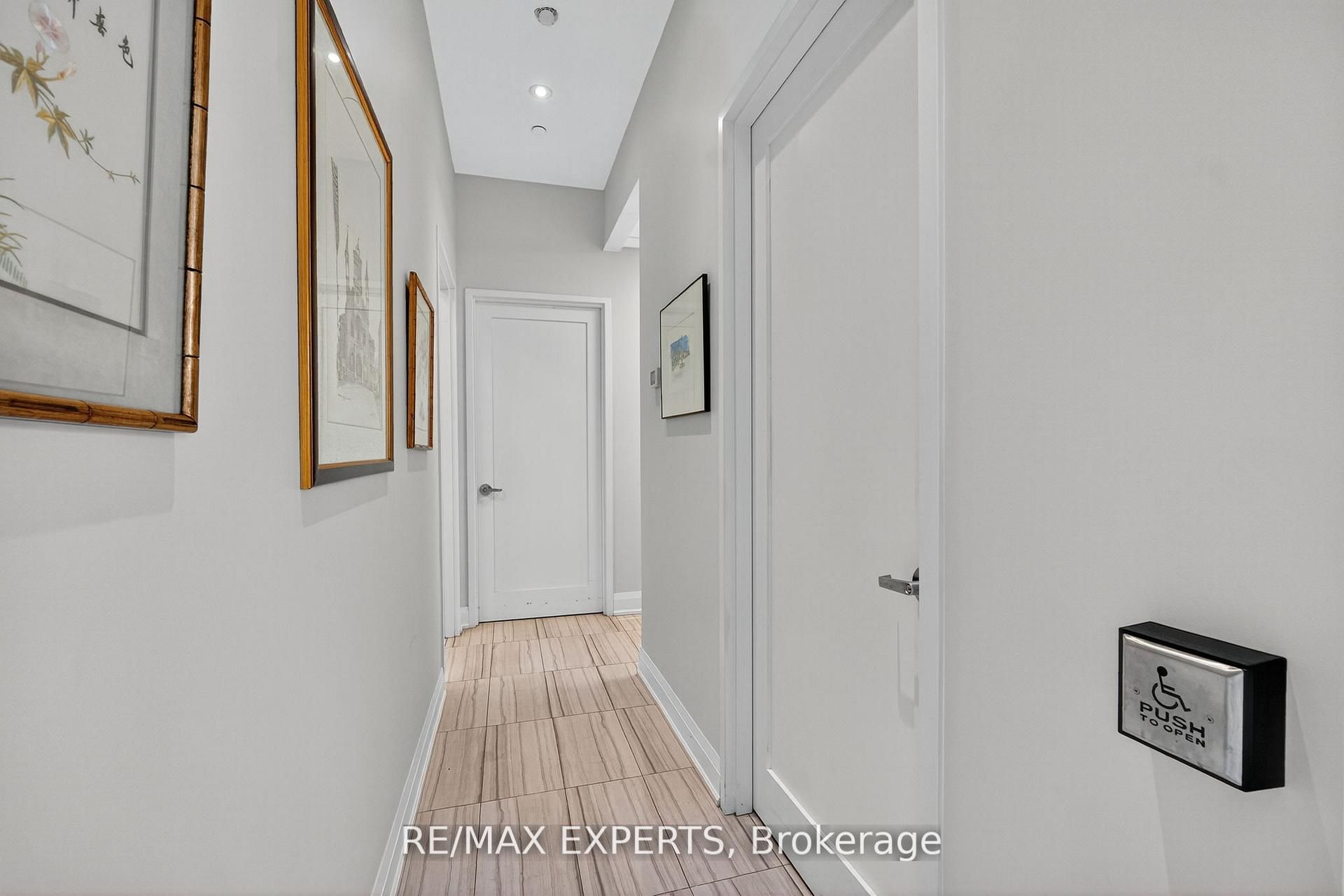 12 Woodstream Boulevard 6 Property Photo 20