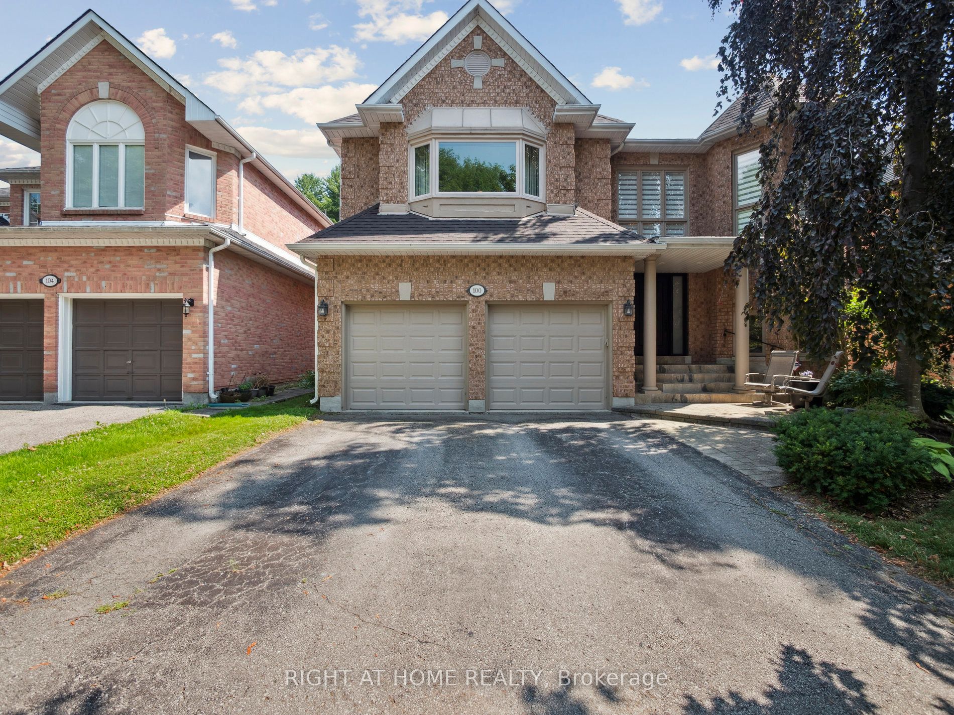 100 Carlyle Crescent Property Photo 1