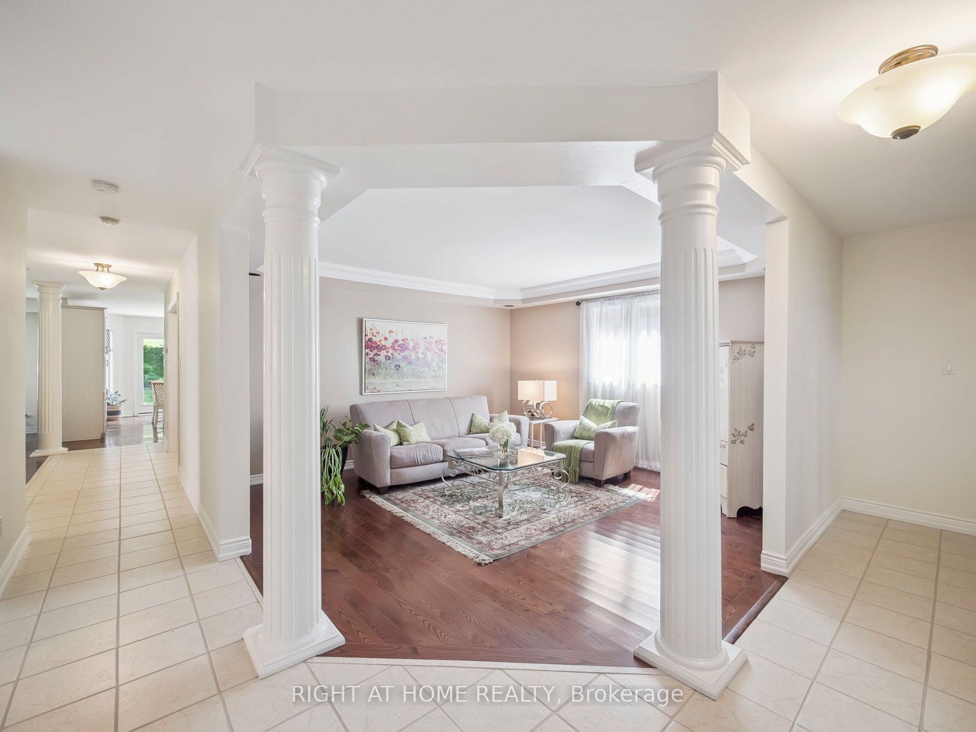 100 Carlyle Crescent Property Photo 6
