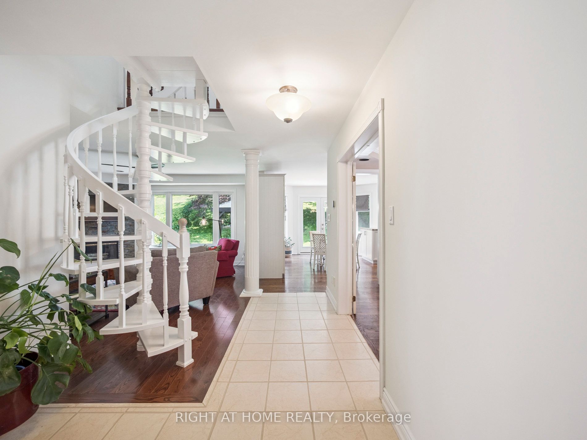 100 Carlyle Crescent Property Photo 8