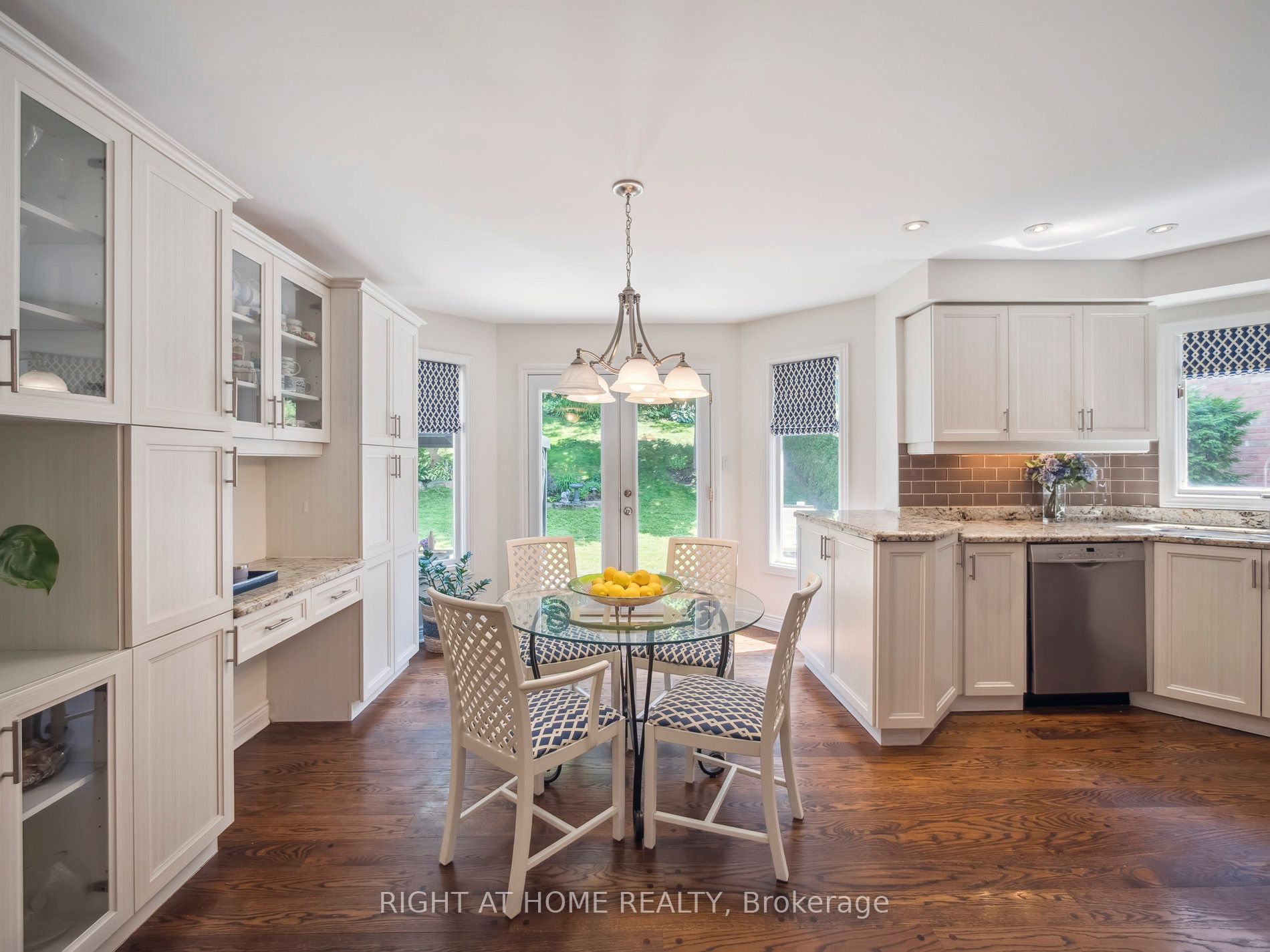 100 Carlyle Crescent Property Photo 12