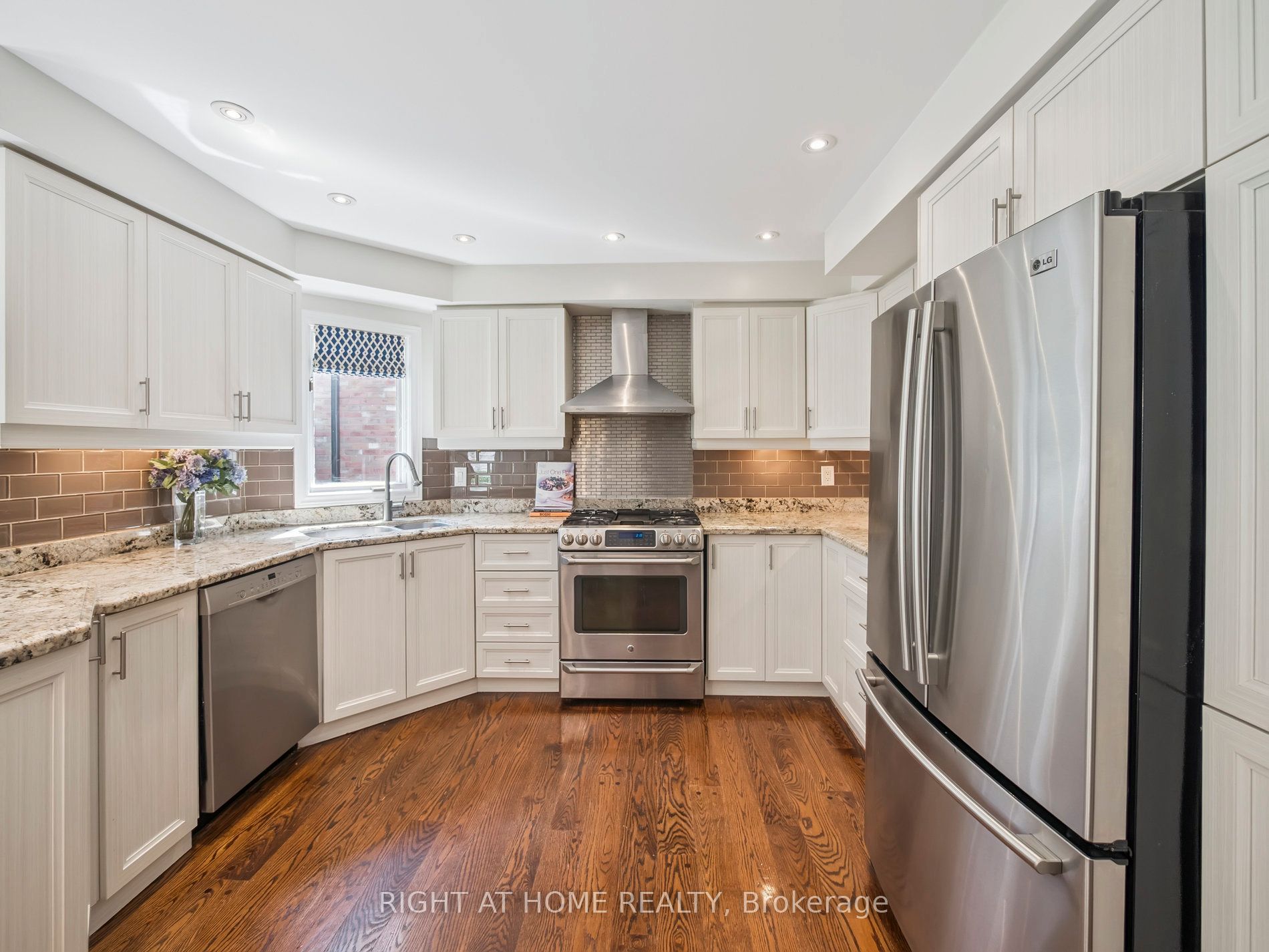 100 Carlyle Crescent Property Photo 13