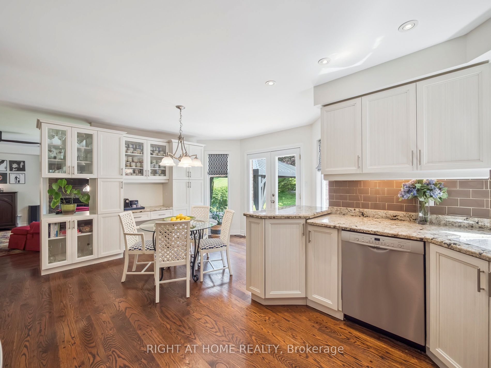 100 Carlyle Crescent Property Photo 15