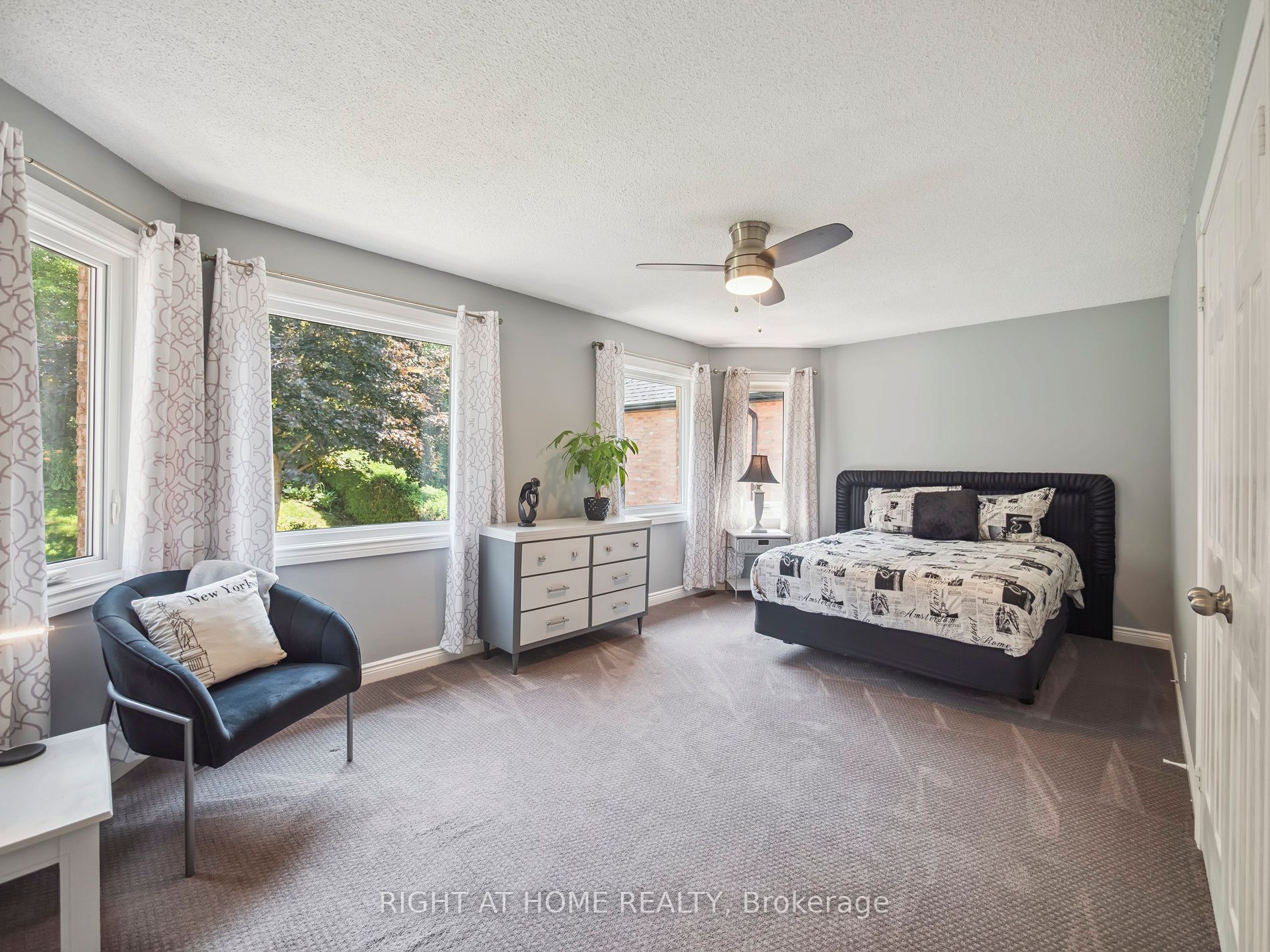 100 Carlyle Crescent Property Photo 28