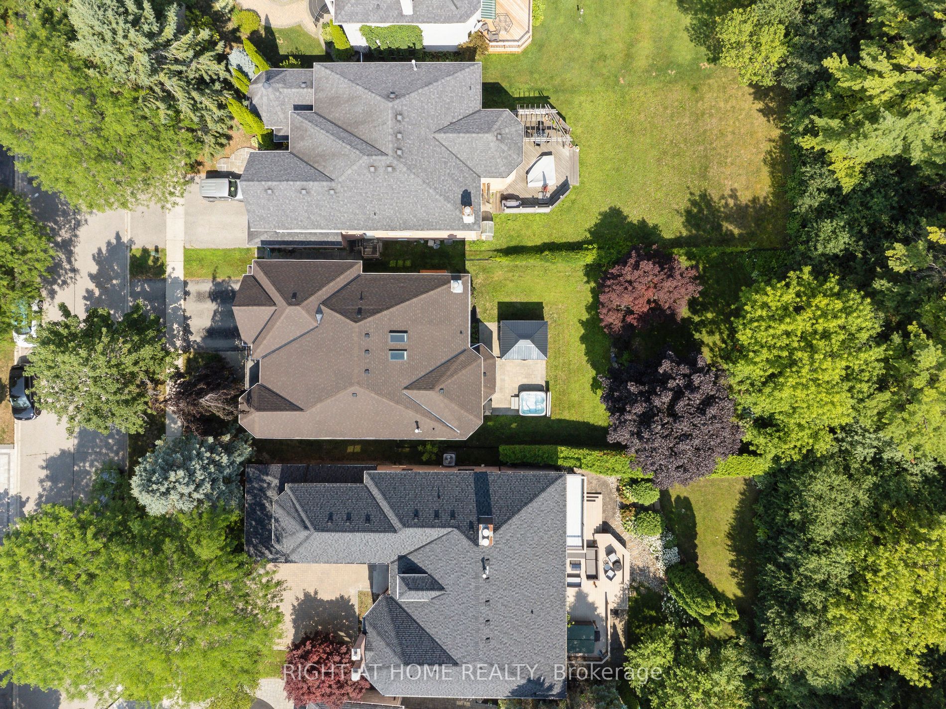 100 Carlyle Crescent Property Photo 40