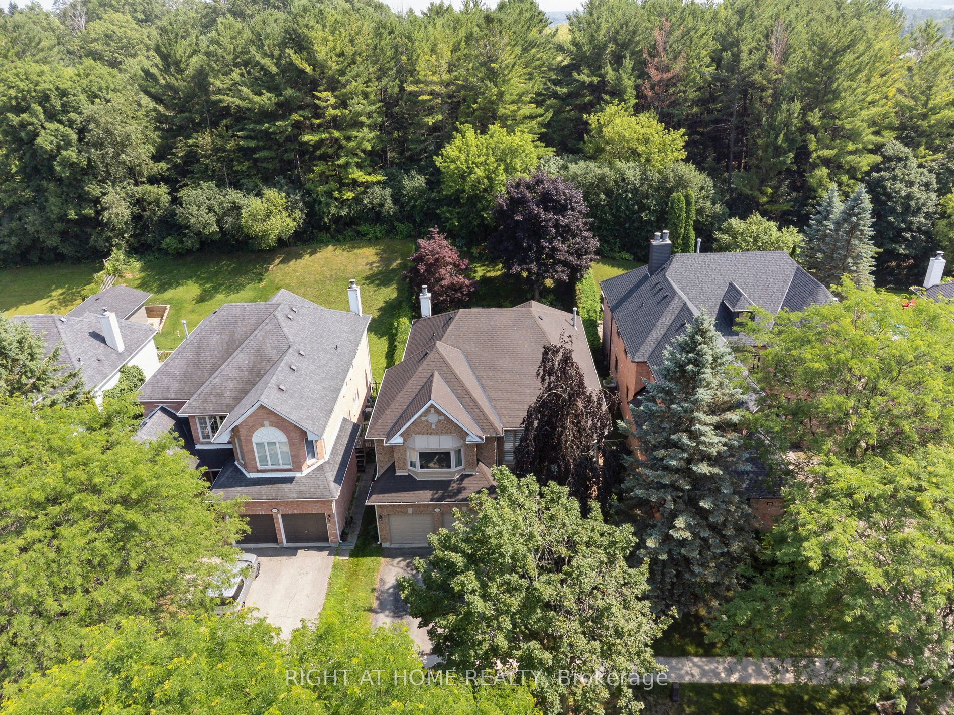 100 Carlyle Crescent Property Photo 41