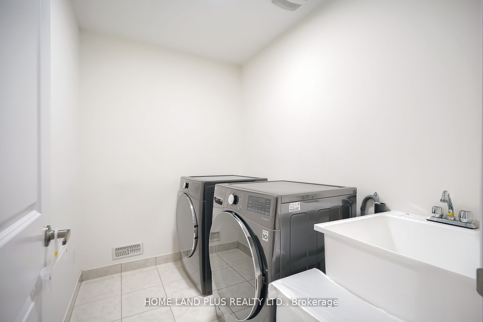 1798 Emberton Way Property Photo 40