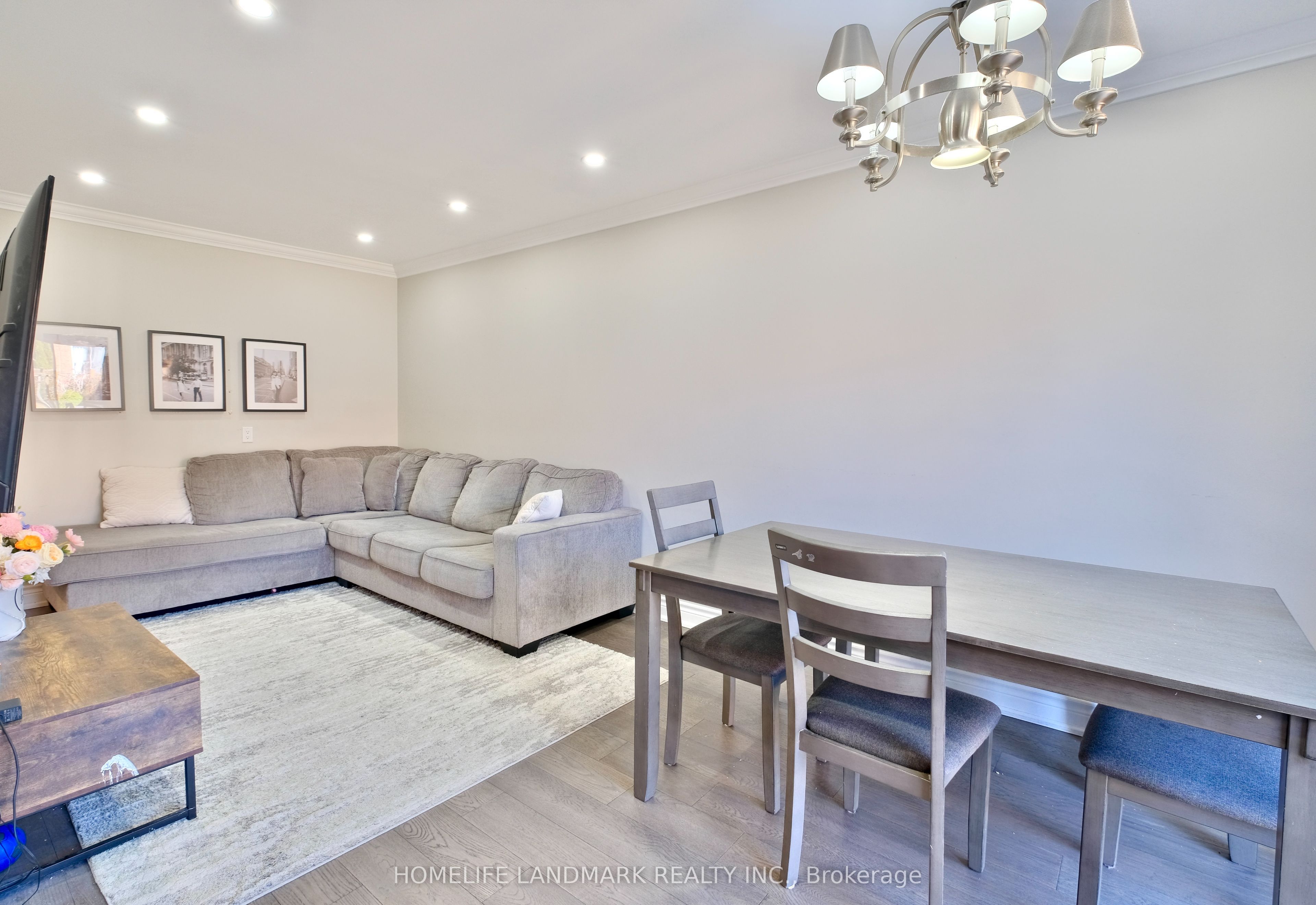 109 Tangmere Crescent Property Photo 2