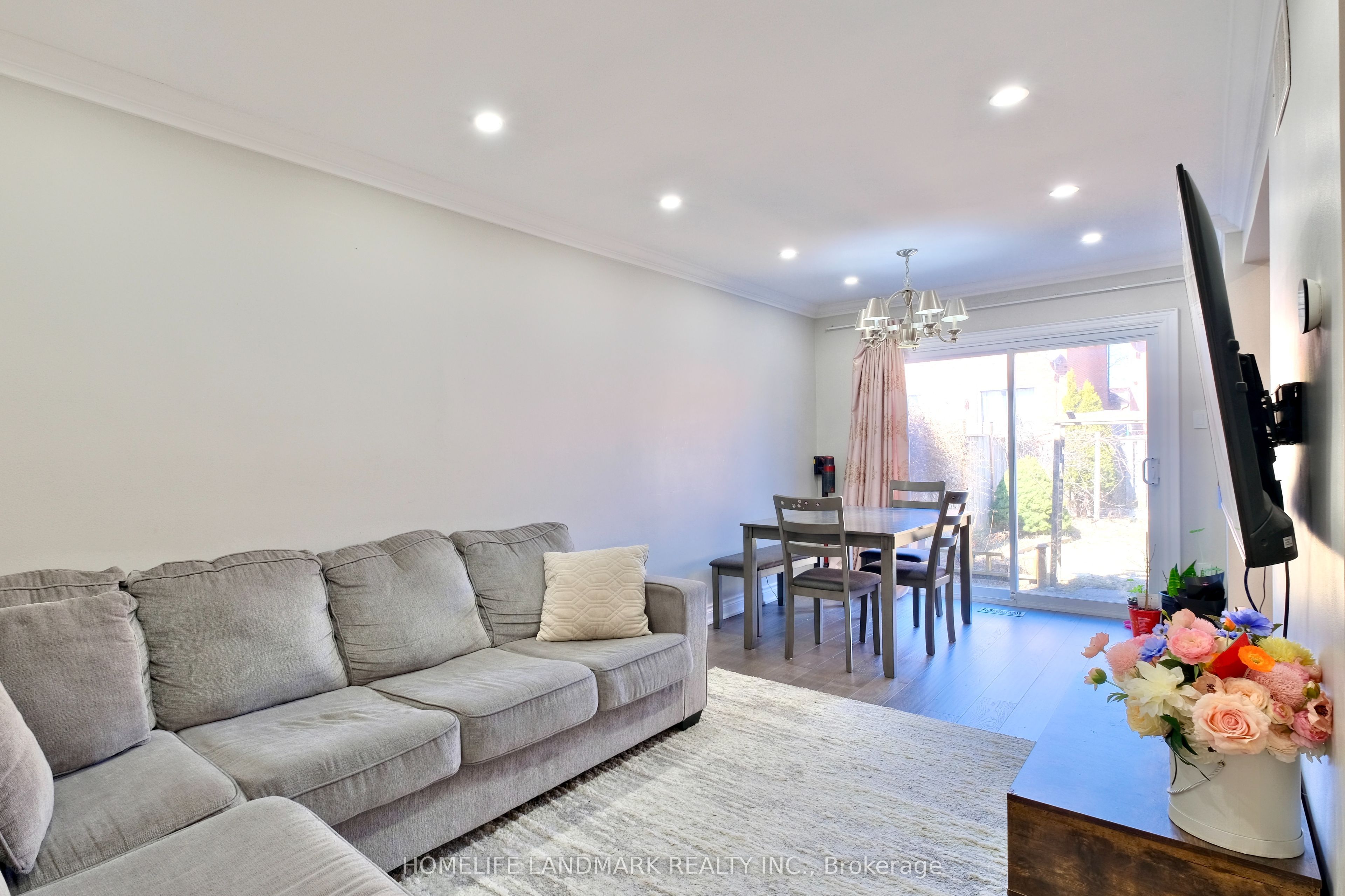 109 Tangmere Crescent Property Photo 4